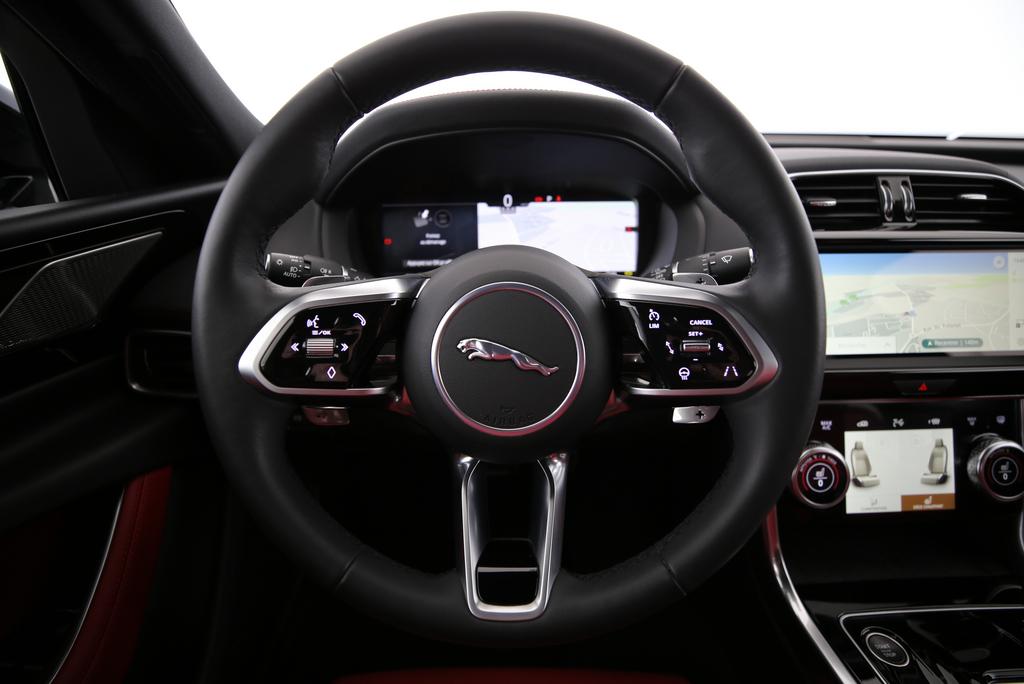 JAGUAR XE 2.0 T 300 Sport AWD-image-5
