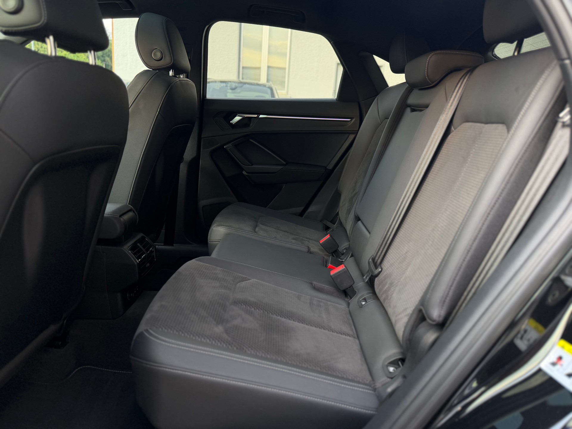 AUDI Q3 Sportback 40 TFSI S line quattro S-tronic-image-11