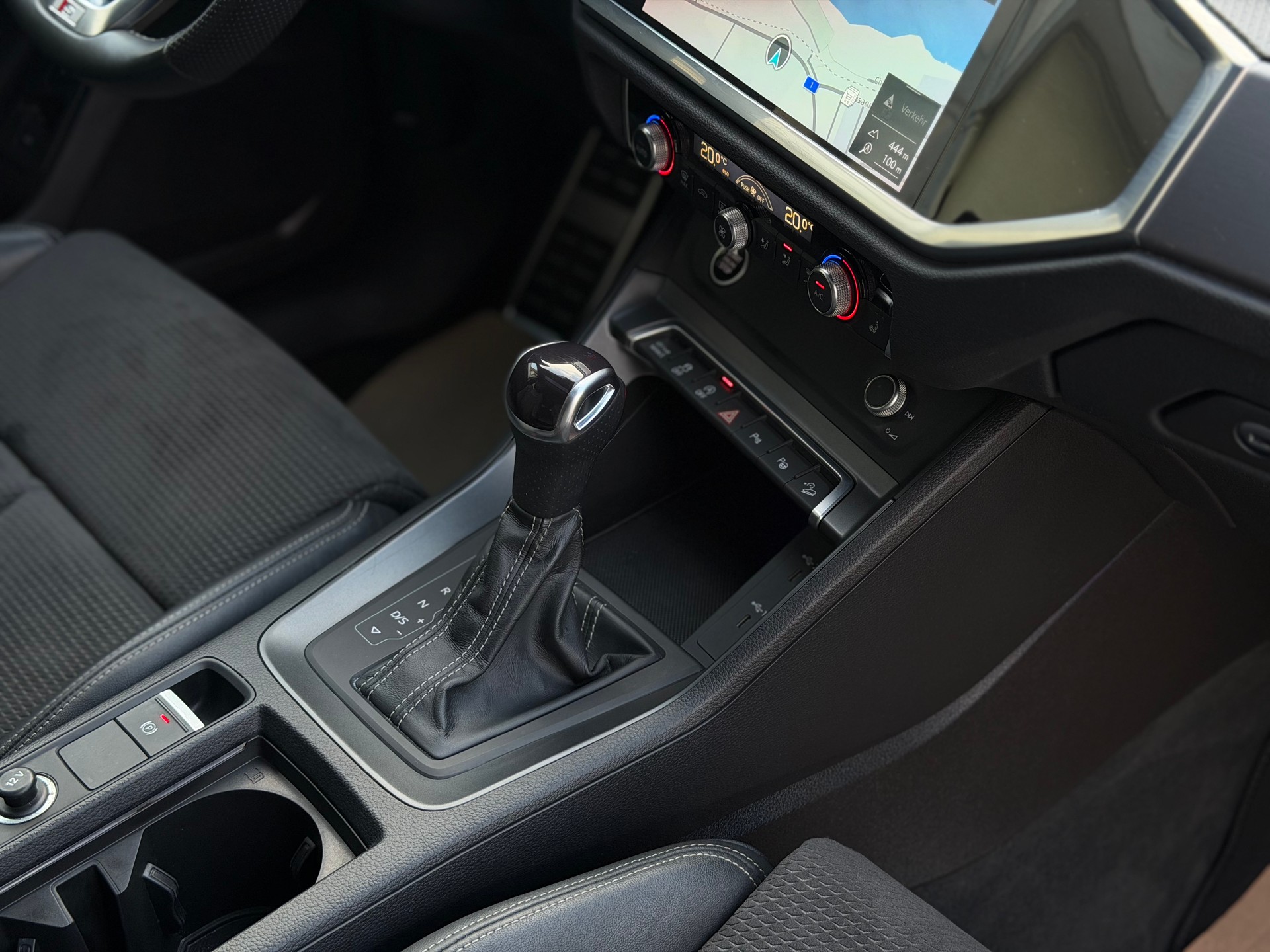 AUDI Q3 Sportback 40 TFSI S line quattro S-tronic-image-17