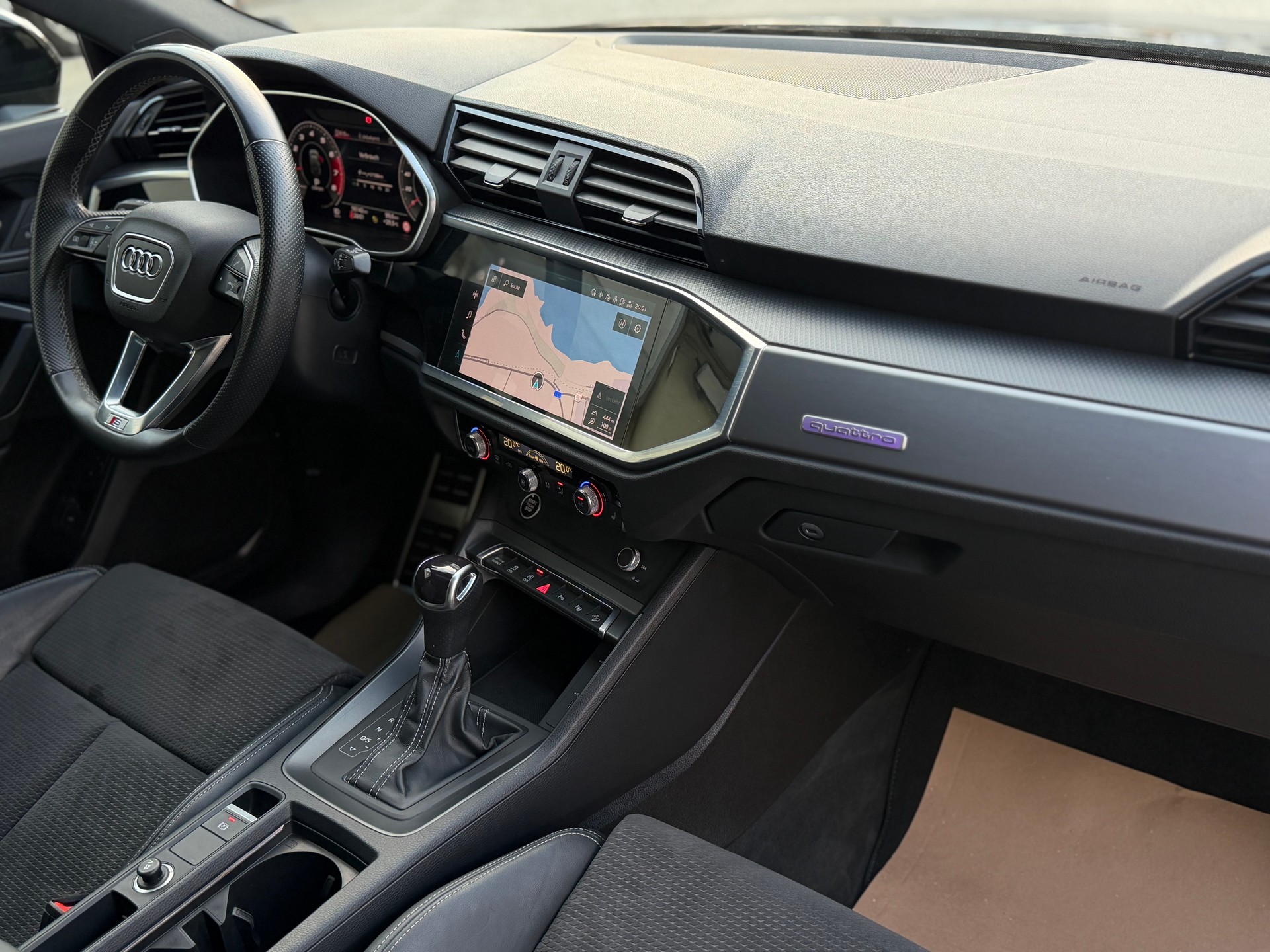 AUDI Q3 Sportback 40 TFSI S line quattro S-tronic-image-15