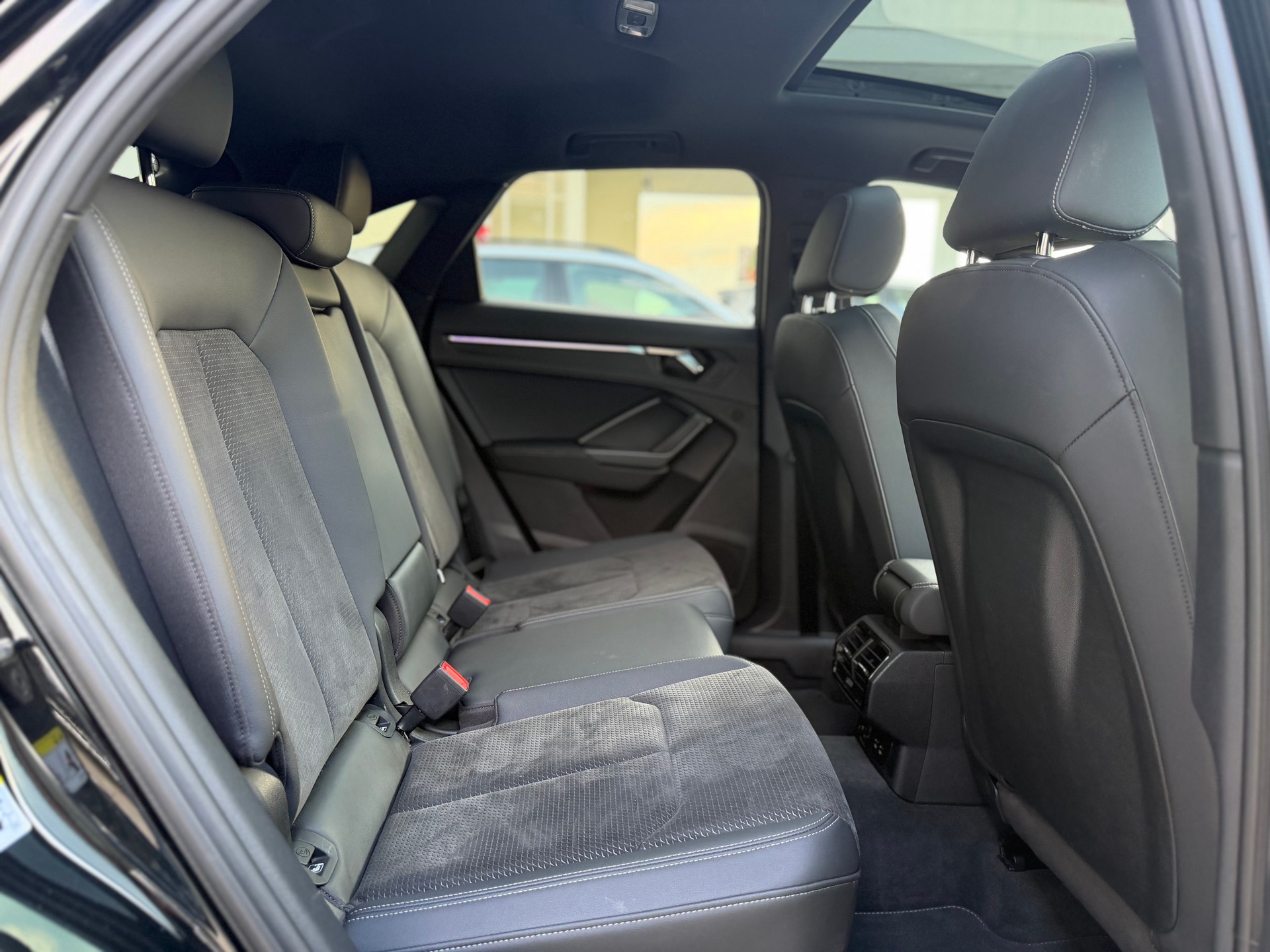AUDI Q3 Sportback 40 TFSI S line quattro S-tronic-image-13