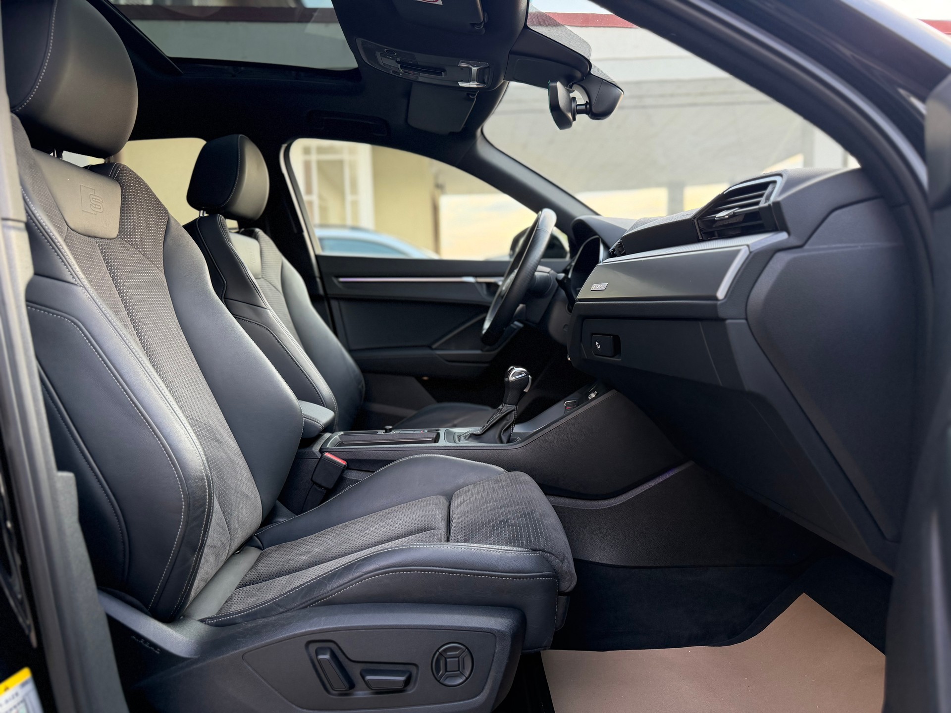 AUDI Q3 Sportback 40 TFSI S line quattro S-tronic-image-14