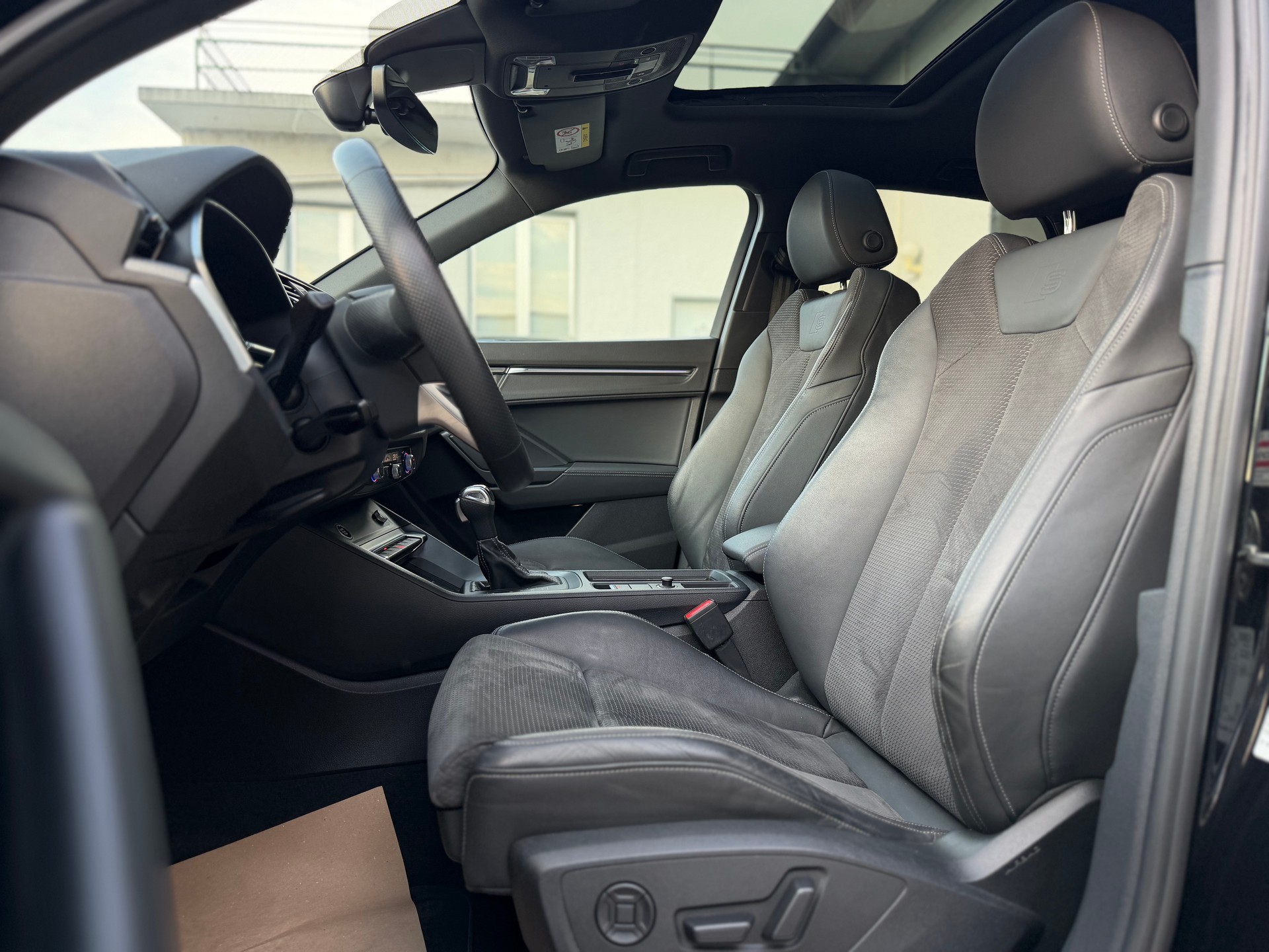 AUDI Q3 Sportback 40 TFSI S line quattro S-tronic-image-10