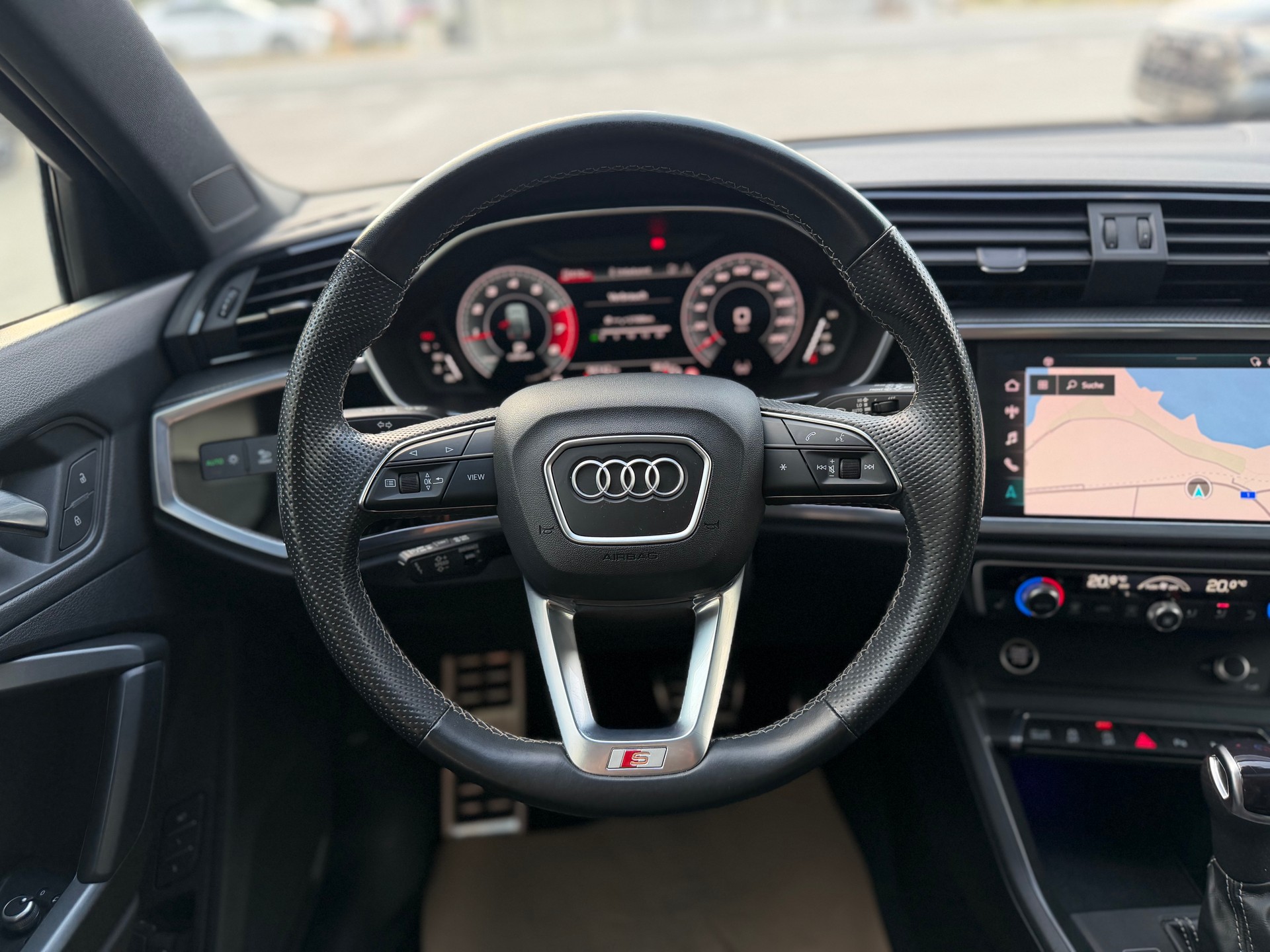 AUDI Q3 Sportback 40 TFSI S line quattro S-tronic-image-16