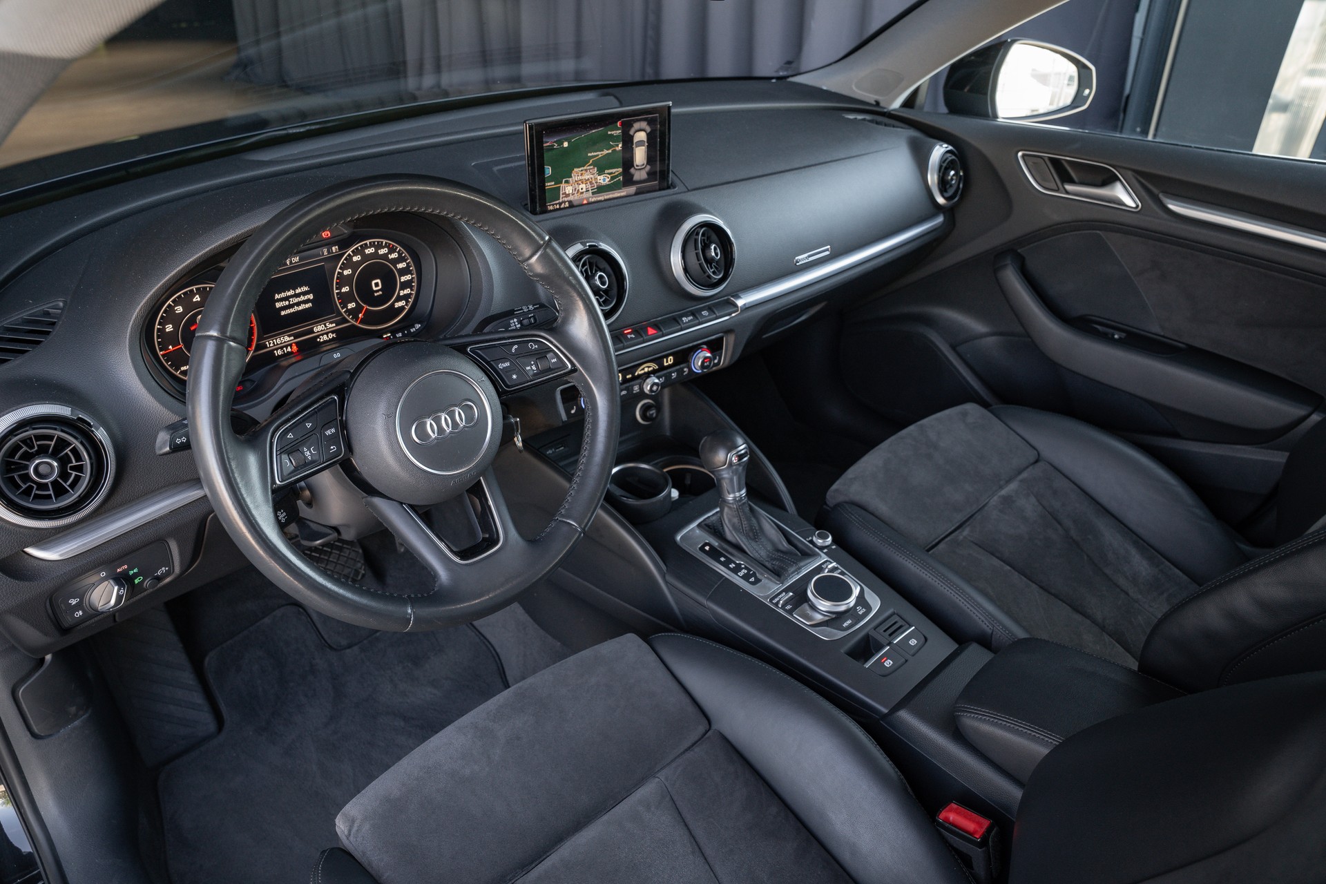 AUDI A3 Sportback 35 TFSI S-tronic-image-12