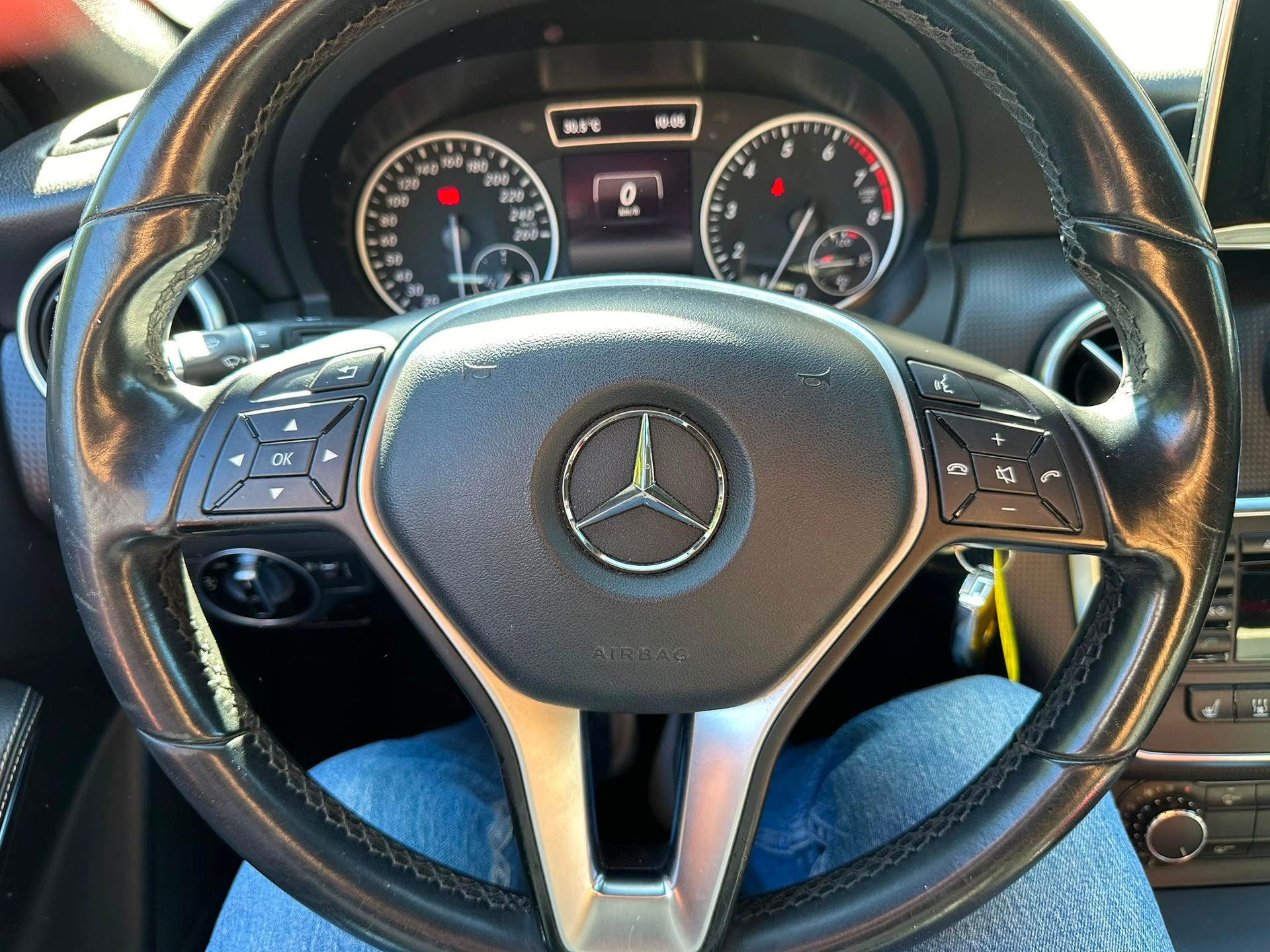 MERCEDES-BENZ A 180 Style-image-17