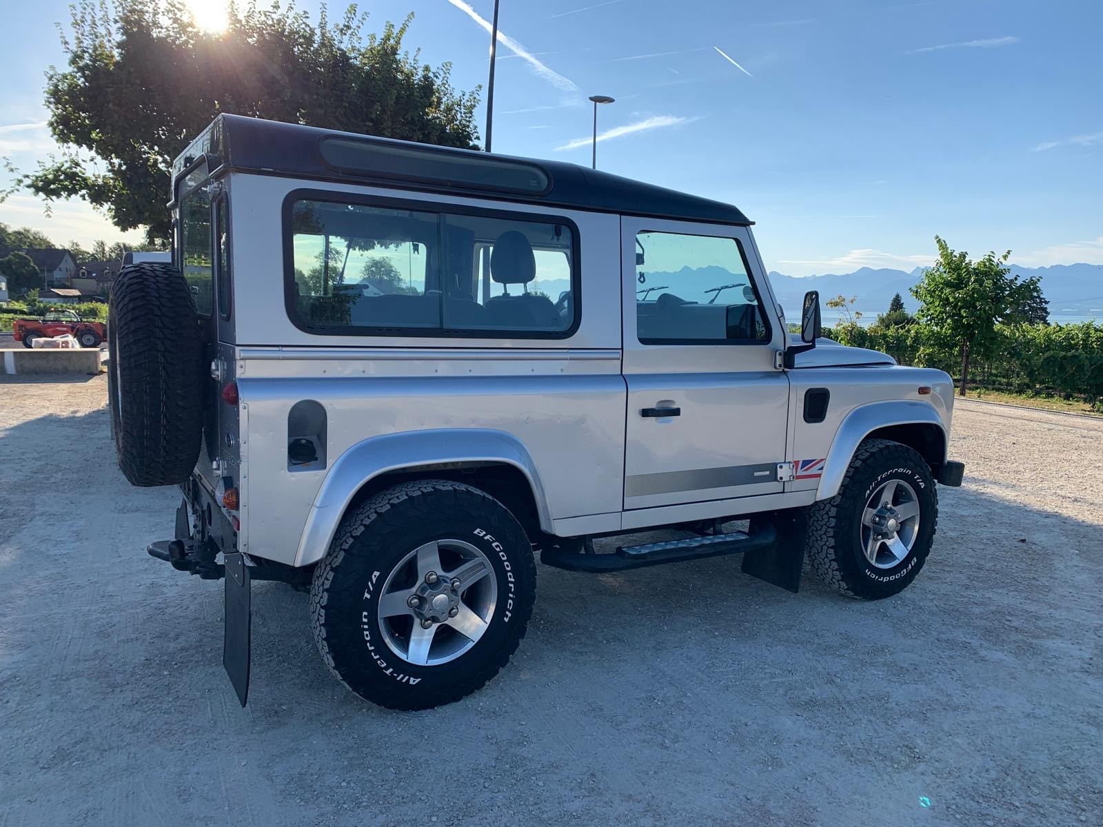 LAND ROVER 90 TD4 67-Year Limited Edition-image-0