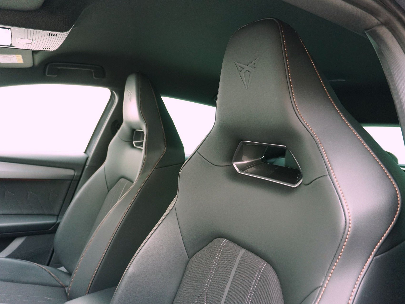 CUPRA Leon 2.0 TSI DSG VZ-image-11
