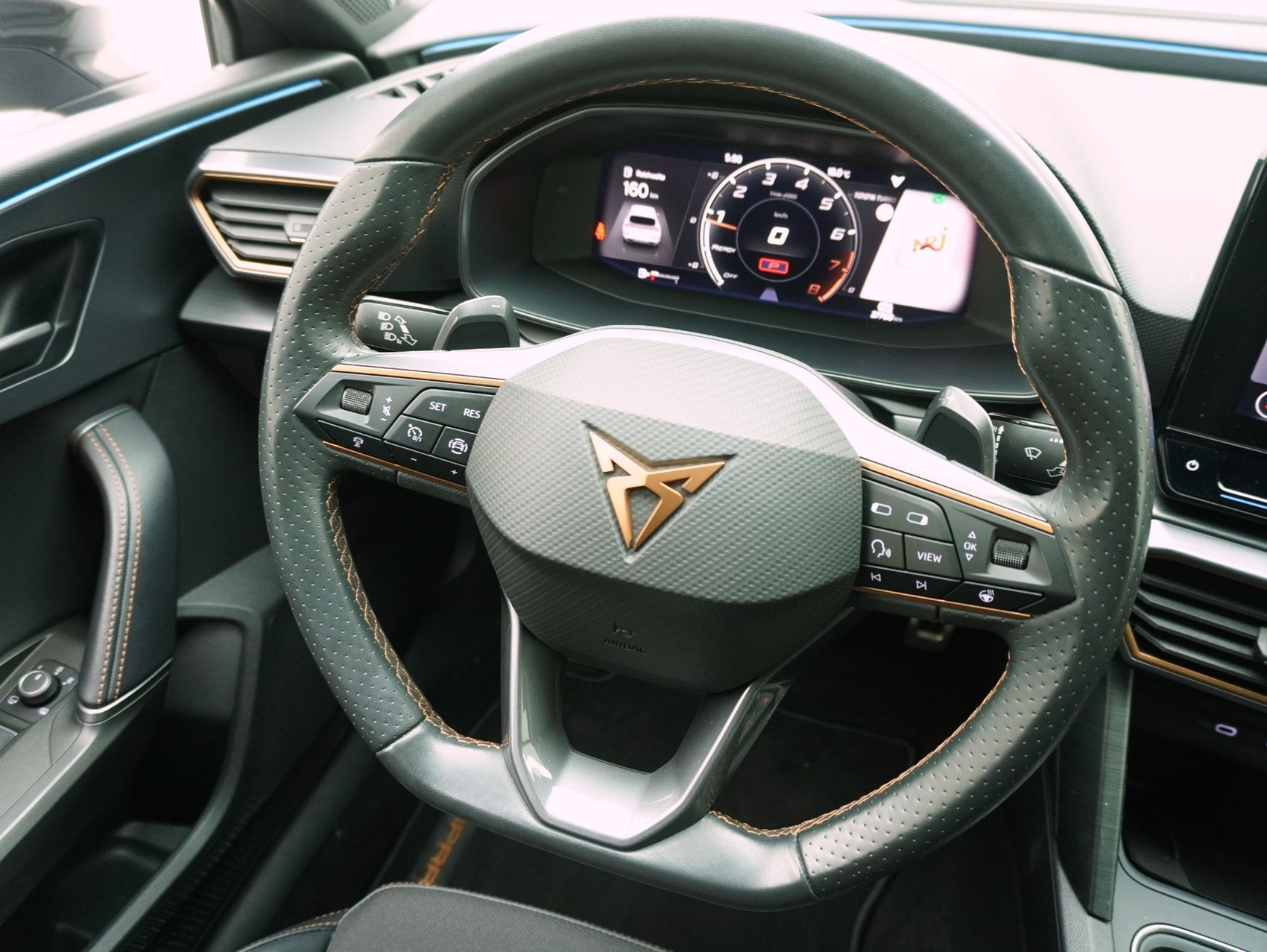 CUPRA Leon 2.0 TSI DSG VZ-image-12
