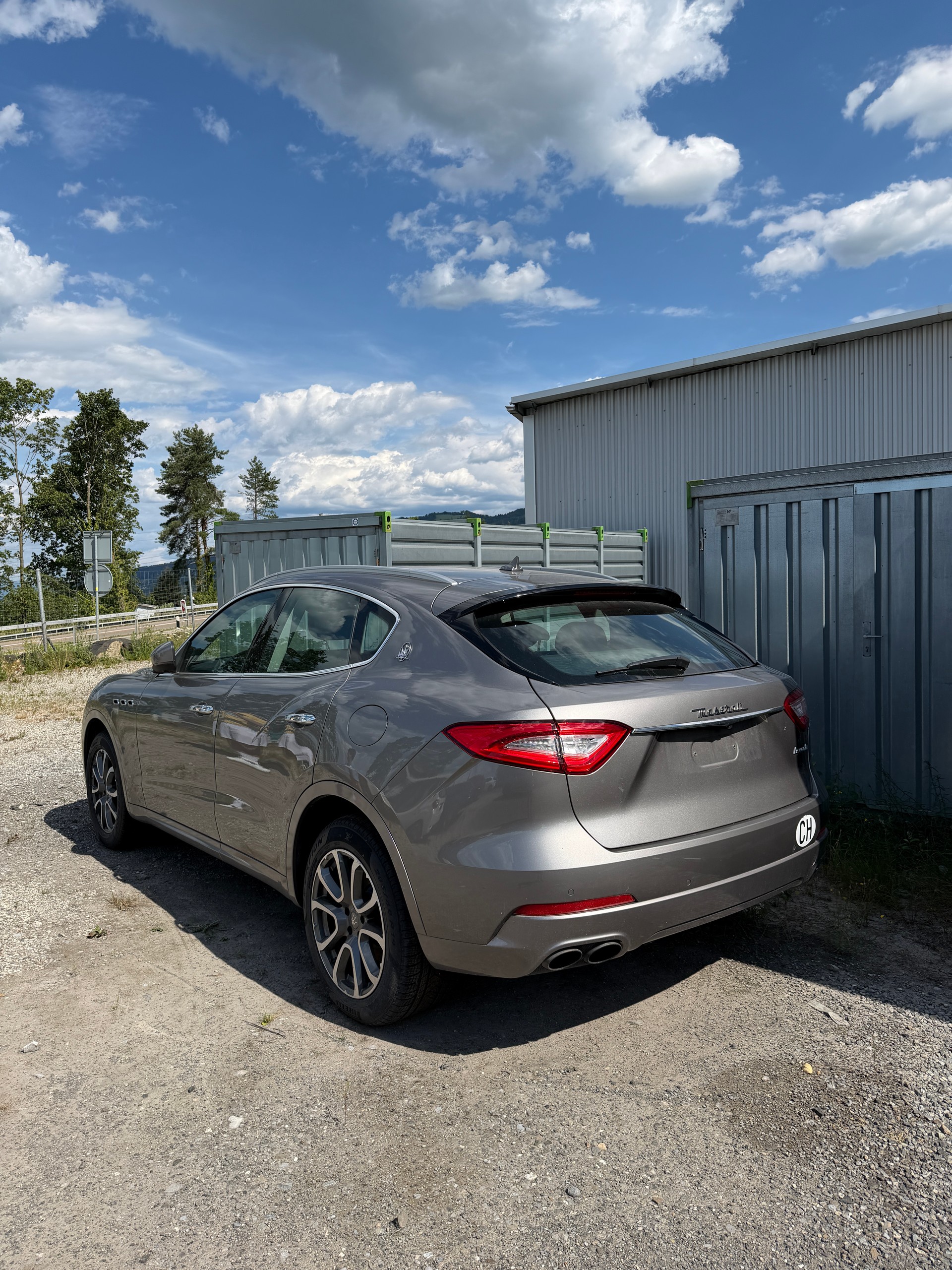 MASERATI LEVANTE-image-2