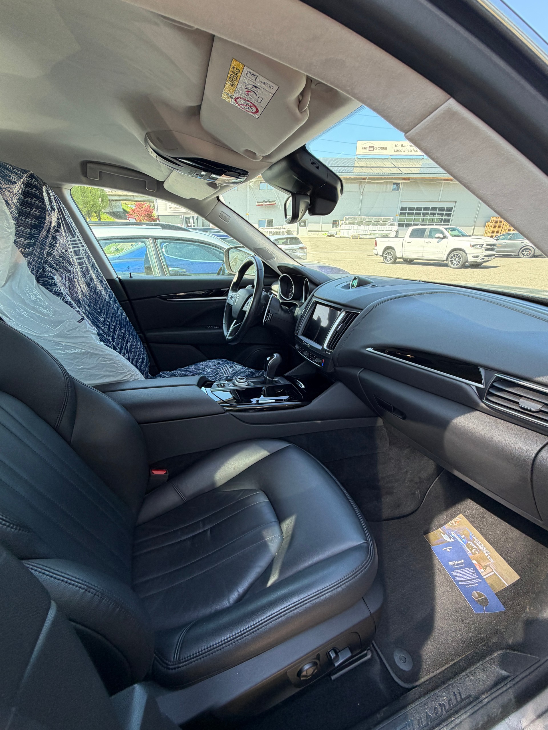 MASERATI LEVANTE-image-4