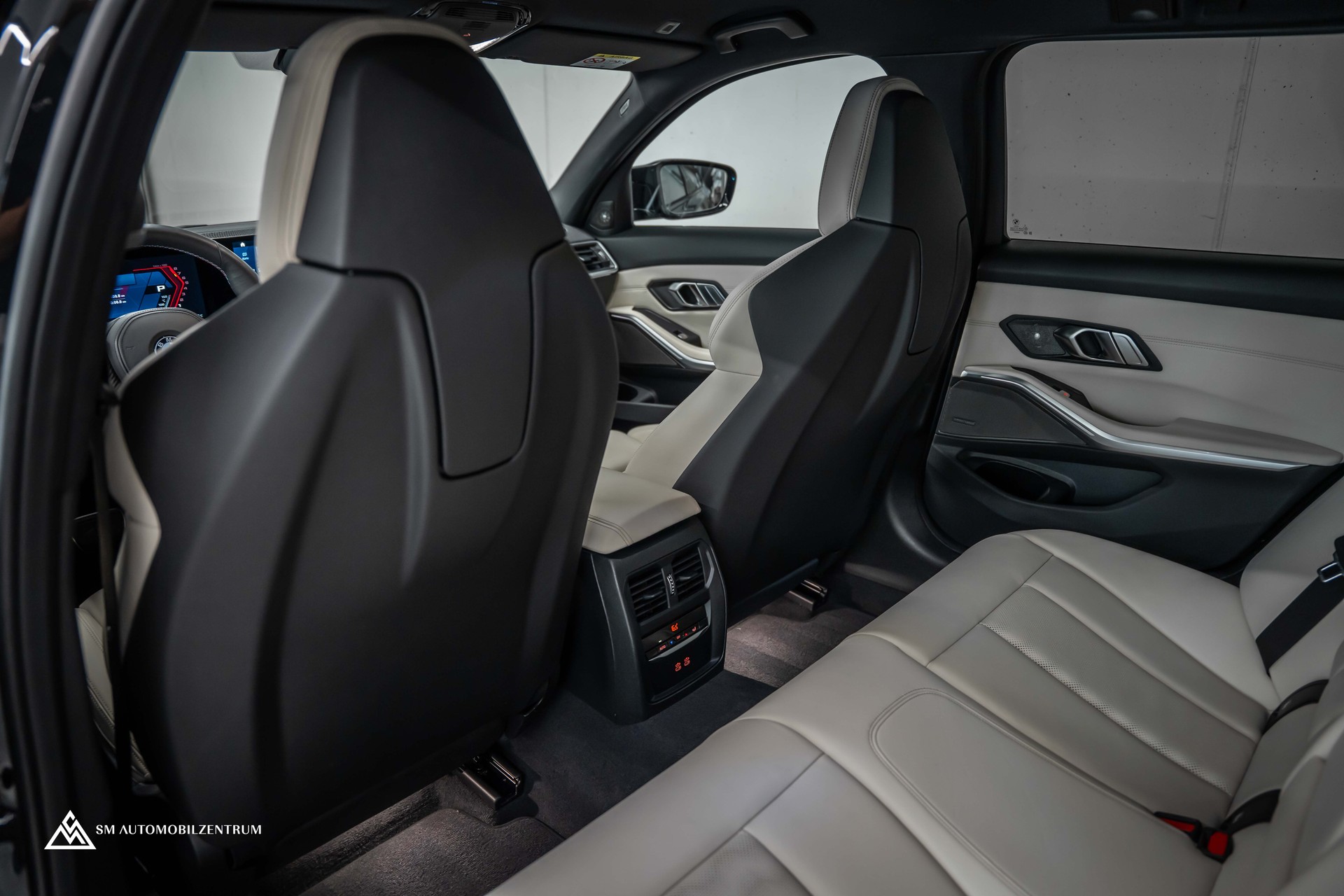 BMW M3 Competition xDrive Touring / Laserlight / 360° / Sitzbelüftung / Carbon Fibre-image-15