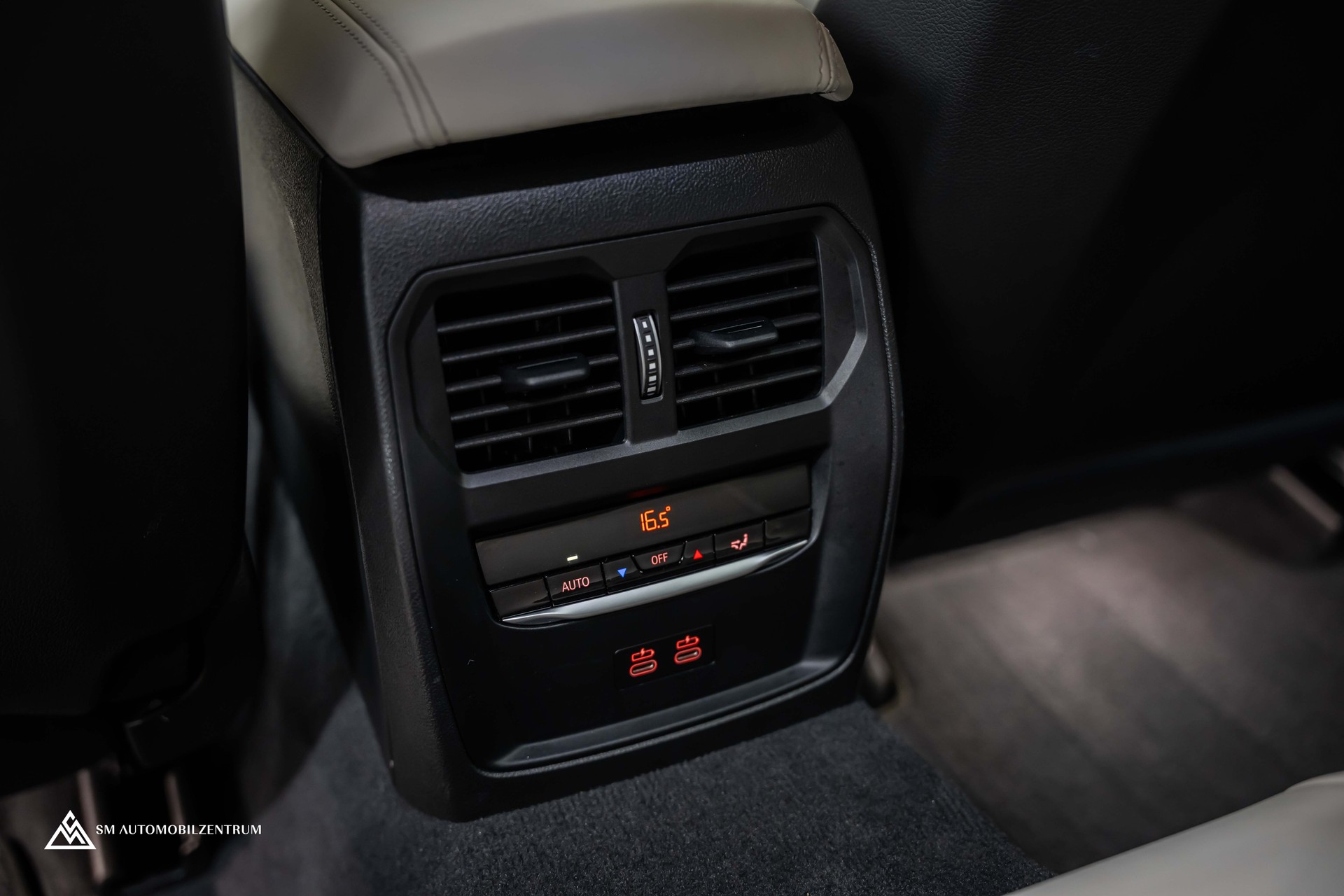 BMW M3 Competition xDrive Touring / Laserlight / 360° / Sitzbelüftung / Carbon Fibre-image-34