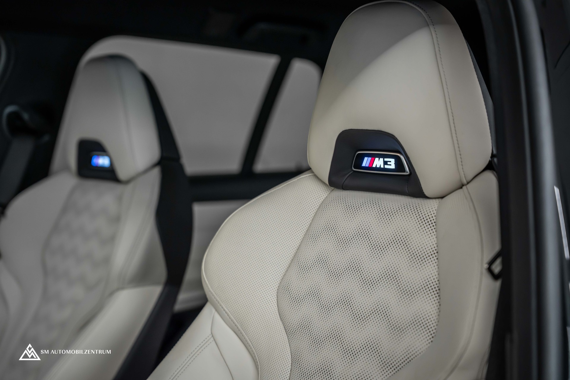 BMW M3 Competition xDrive Touring / Laserlight / 360° / Sitzbelüftung / Carbon Fibre-image-9