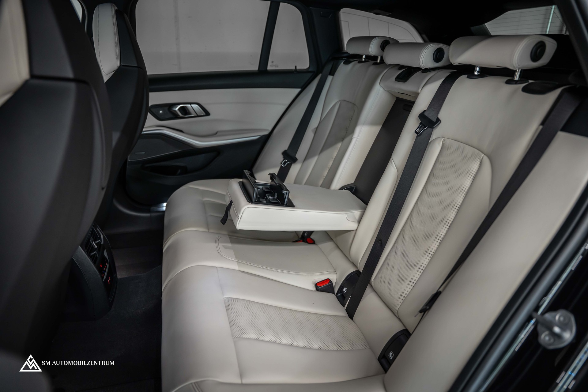 BMW M3 Competition xDrive Touring / Laserlight / 360° / Sitzbelüftung / Carbon Fibre-image-16