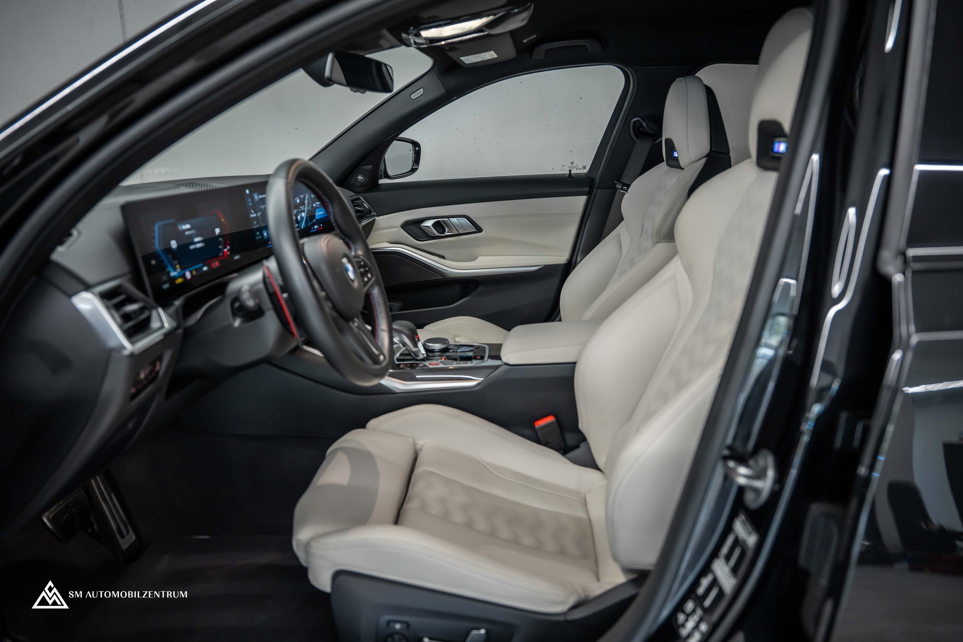 BMW M3 Competition xDrive Touring / Laserlight / 360° / Sitzbelüftung / Carbon Fibre-image-7