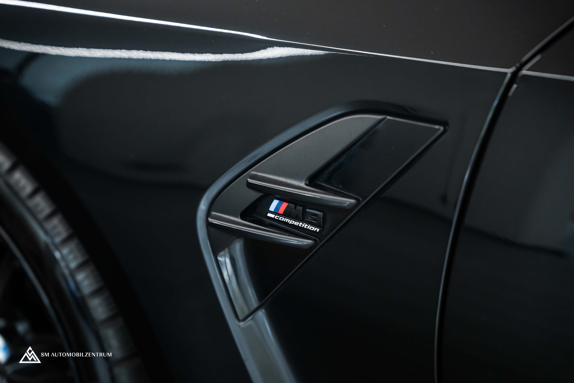 BMW M3 Competition xDrive Touring / Laserlight / 360° / Sitzbelüftung / Carbon Fibre-image-5