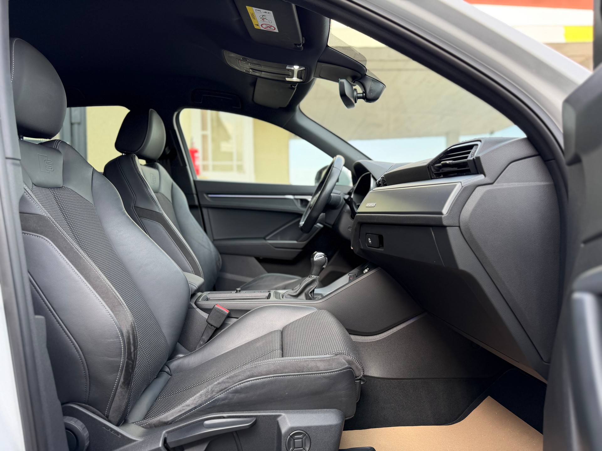 AUDI Q3 Sportback 35 TDI S line Attraction quattro S-tronic-image-14