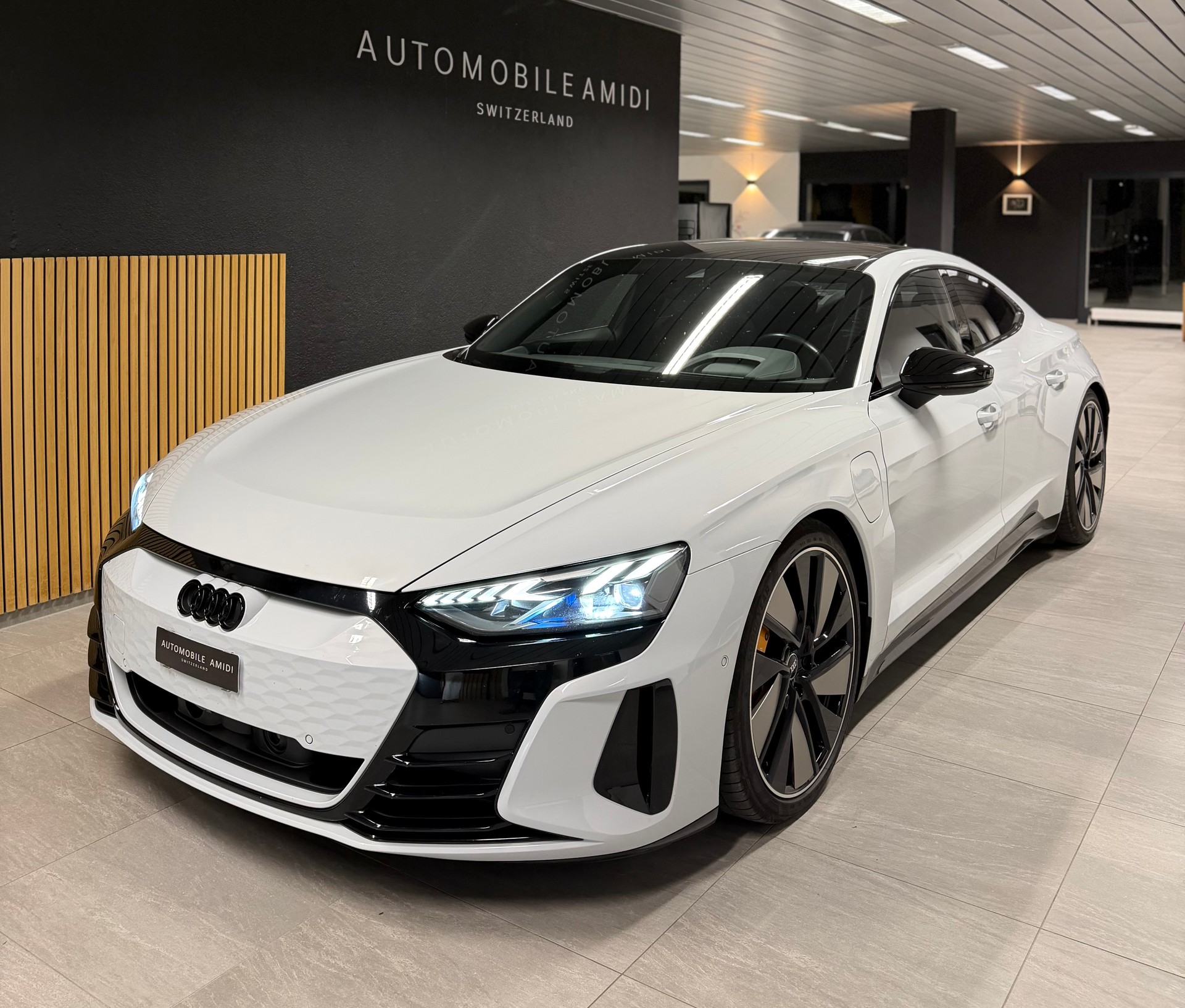AUDI e-tron GT quattro-image-0