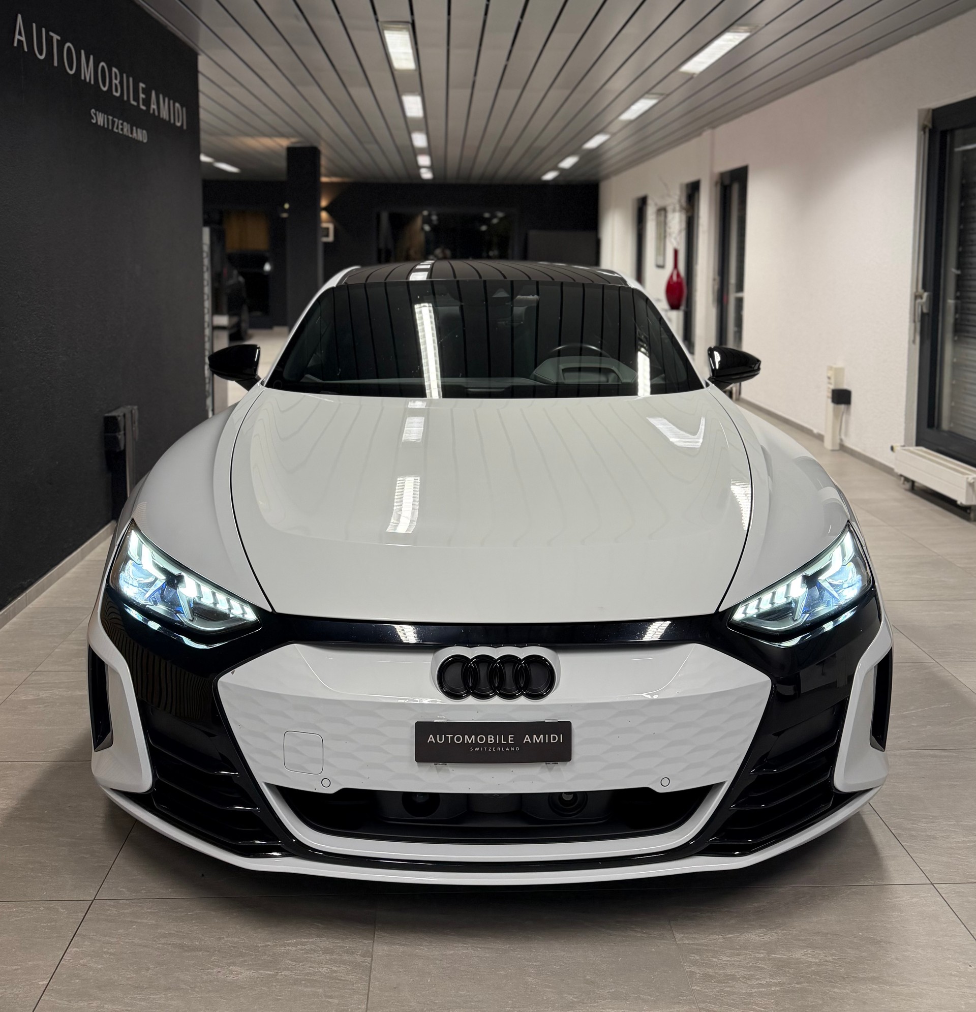 AUDI e-tron GT quattro-image-1