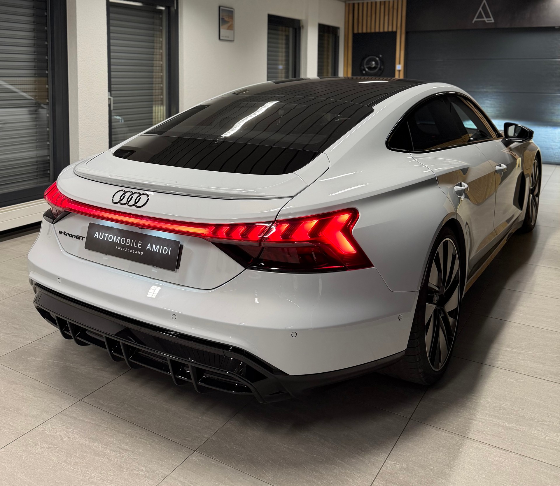 AUDI e-tron GT quattro-image-4