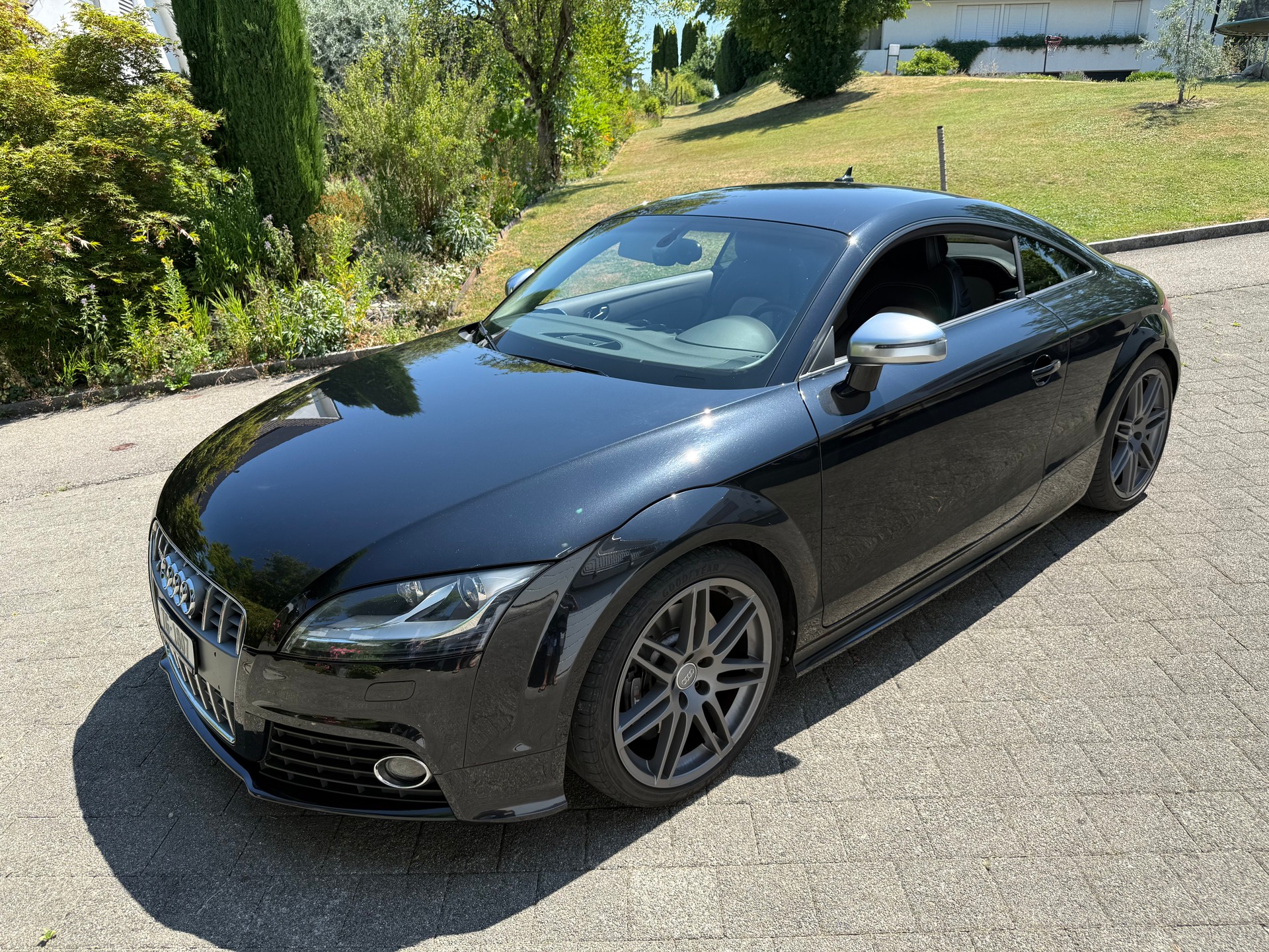 AUDI TTS-image-0