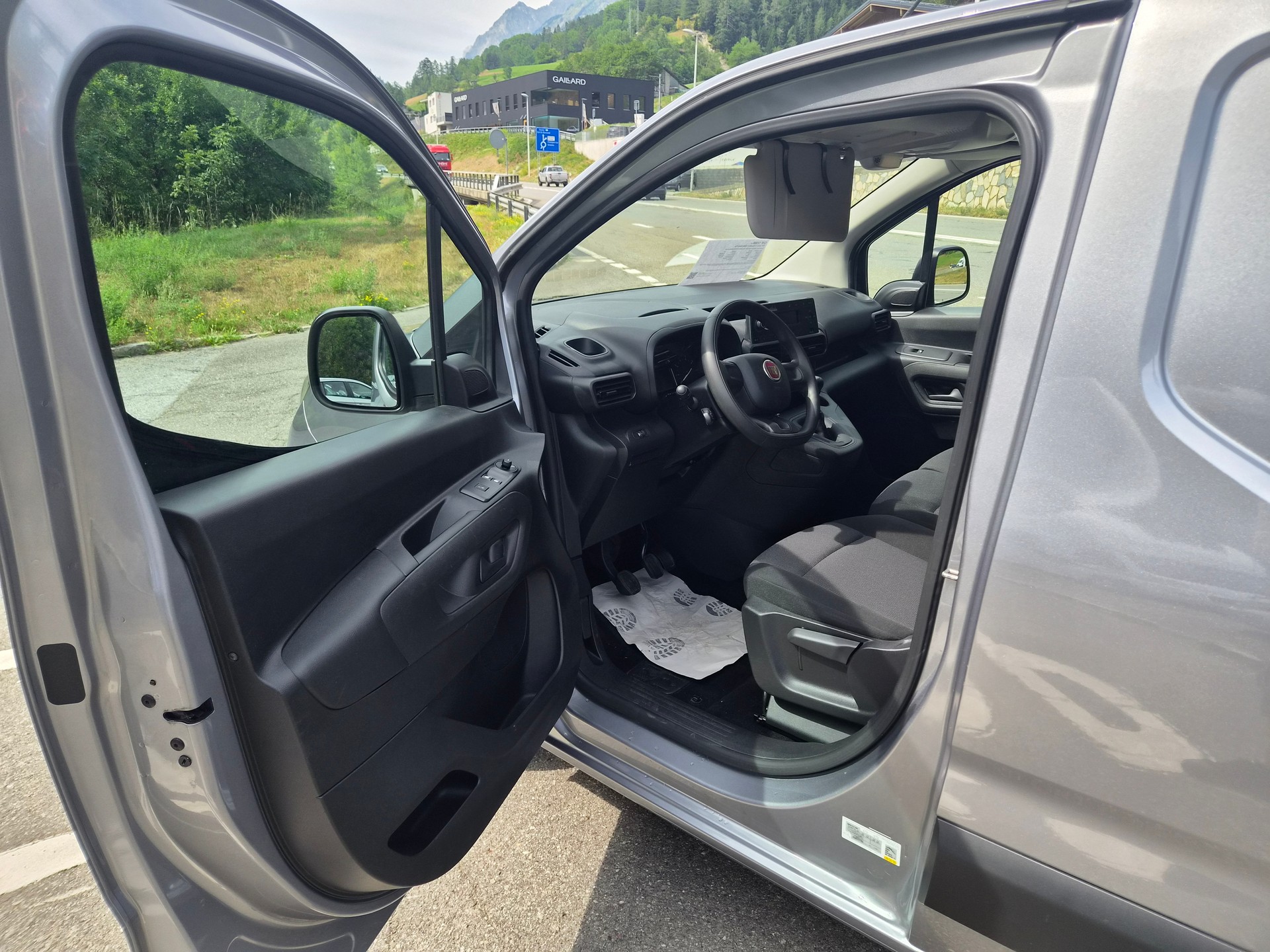FIAT Doblo 1.5 BlueHDi L1 930kg Swiss Plus-image-14