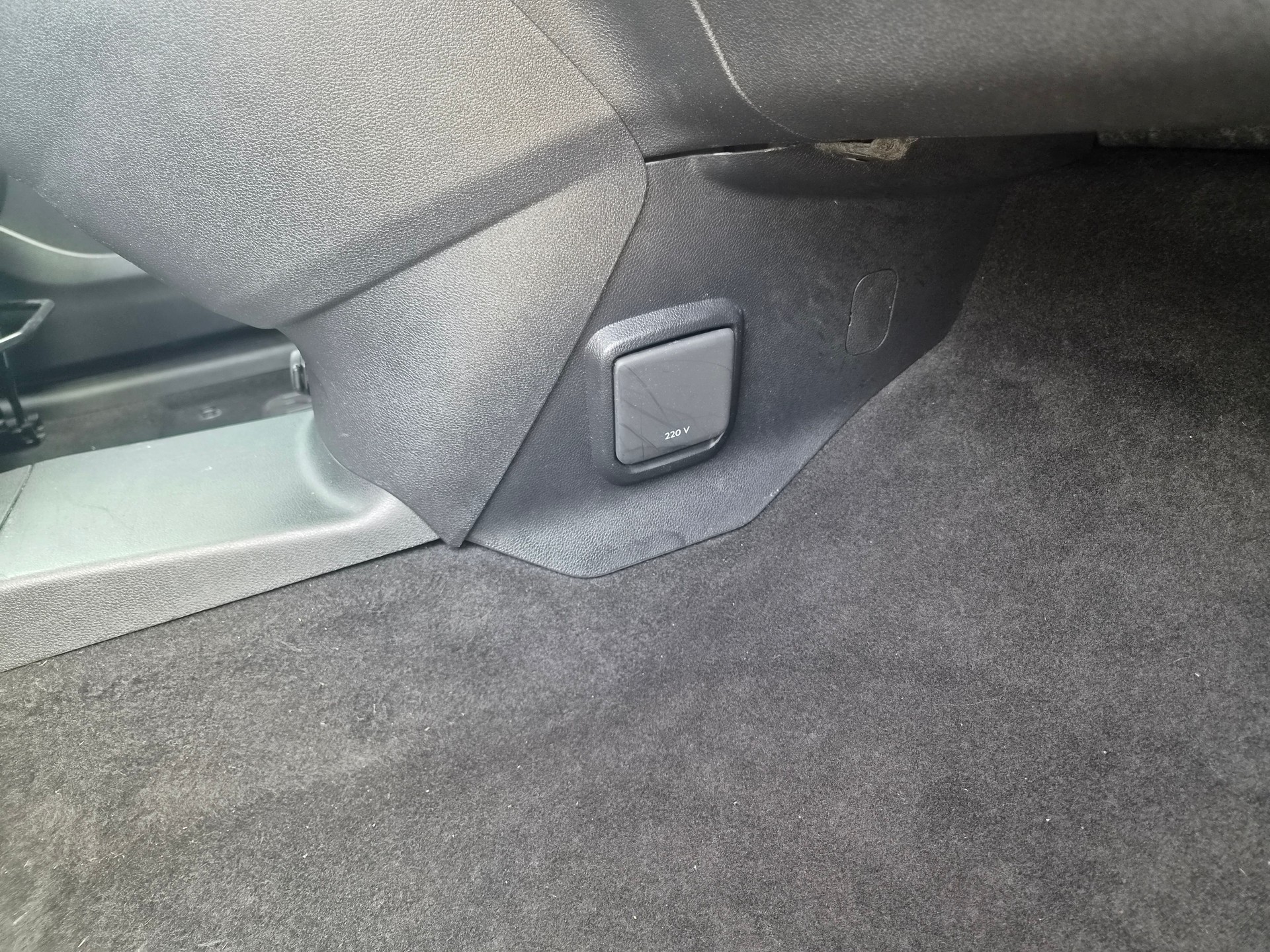 FIAT Doblo 1.5 BlueHDi L1 930kg Swiss Plus-image-12