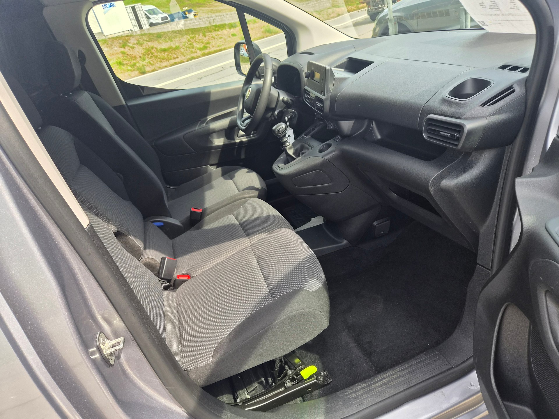 FIAT Doblo 1.5 BlueHDi L1 930kg Swiss Plus-image-11