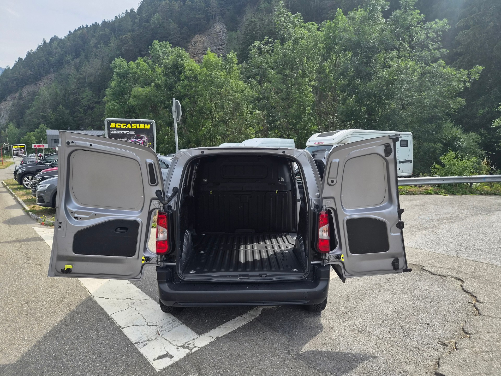 FIAT Doblo 1.5 BlueHDi L1 930kg Swiss Plus-image-9