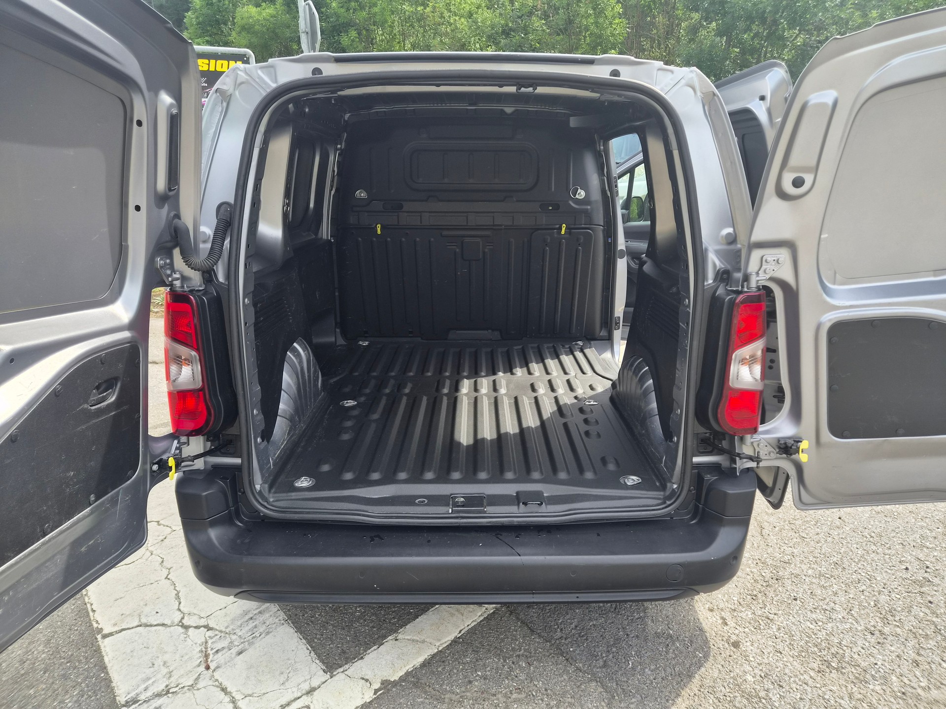 FIAT Doblo 1.5 BlueHDi L1 930kg Swiss Plus-image-8