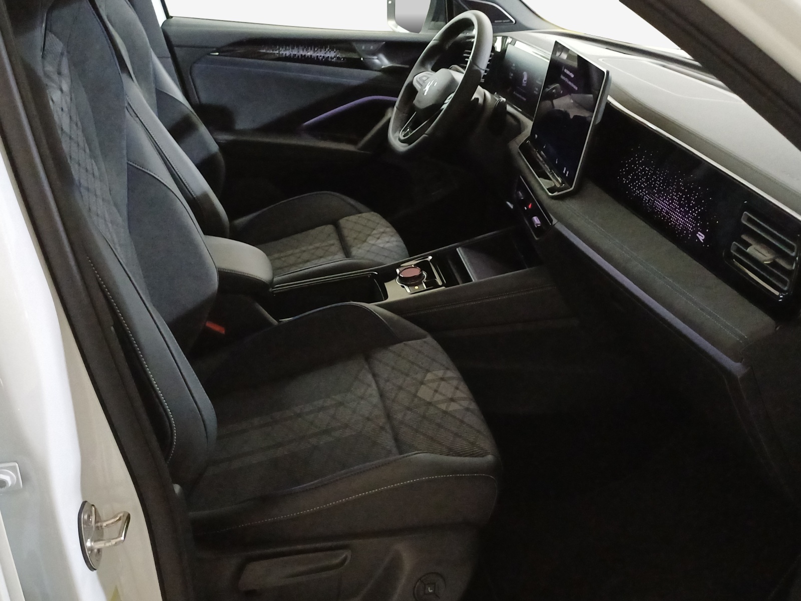 VW Tiguan 2.0 TDI SCR R-Line 4Motion DSG-image-15