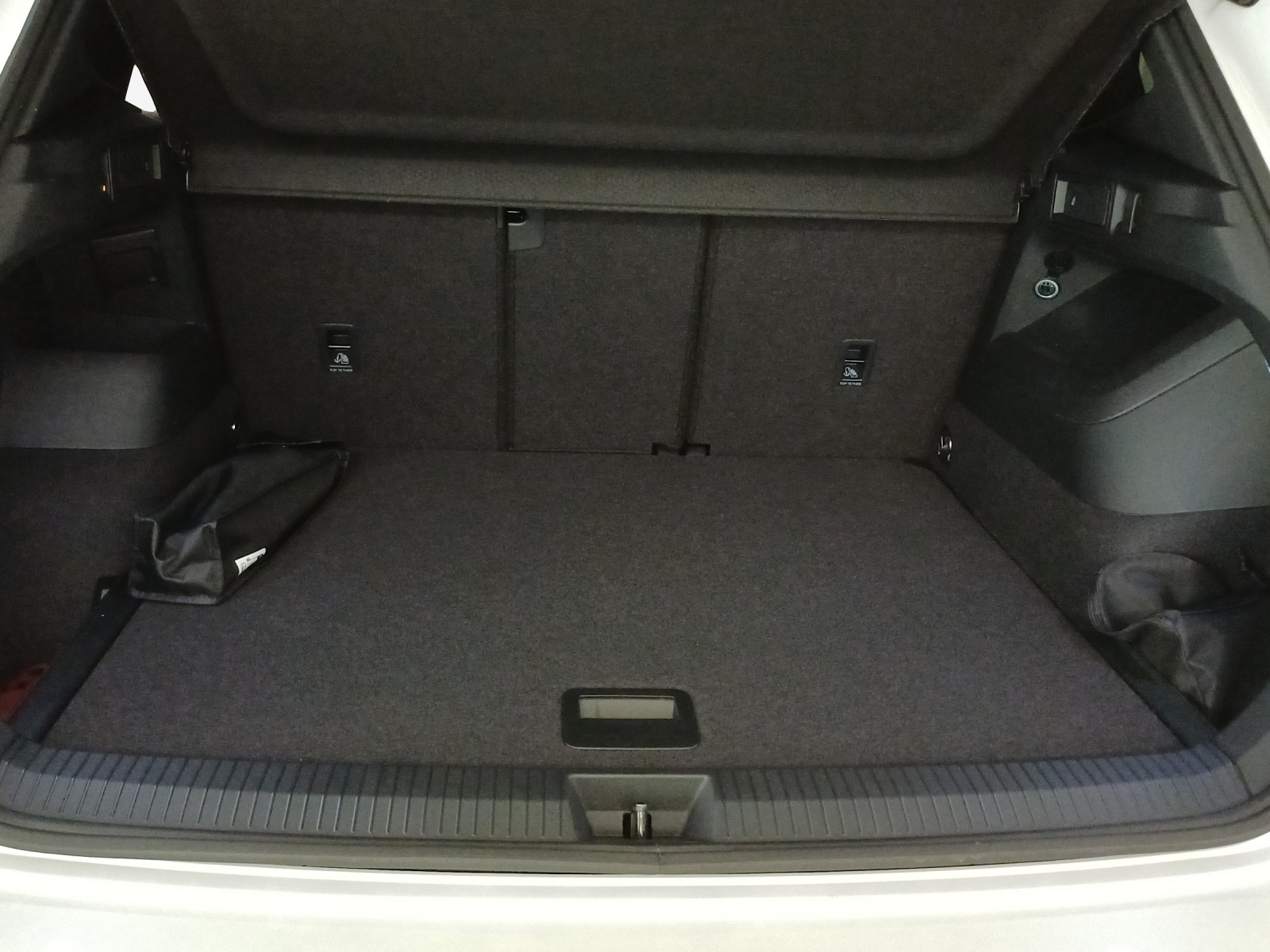 VW Tiguan 2.0 TDI SCR R-Line 4Motion DSG-image-12