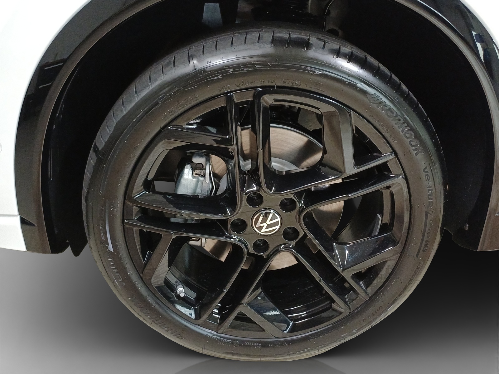 VW Tiguan 2.0 TDI SCR R-Line 4Motion DSG-image-13