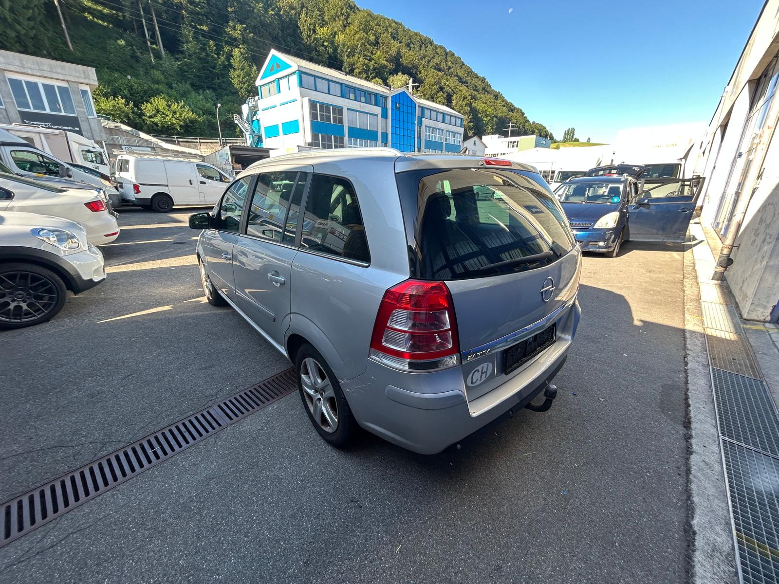 OPEL Zafira 2.2i 16V Cosmo-image-6