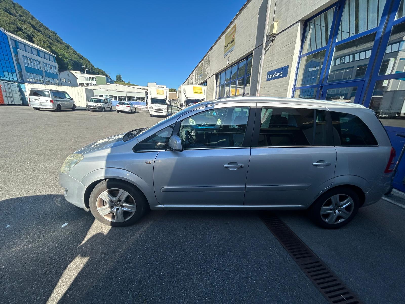 OPEL Zafira 2.2i 16V Cosmo-image-11