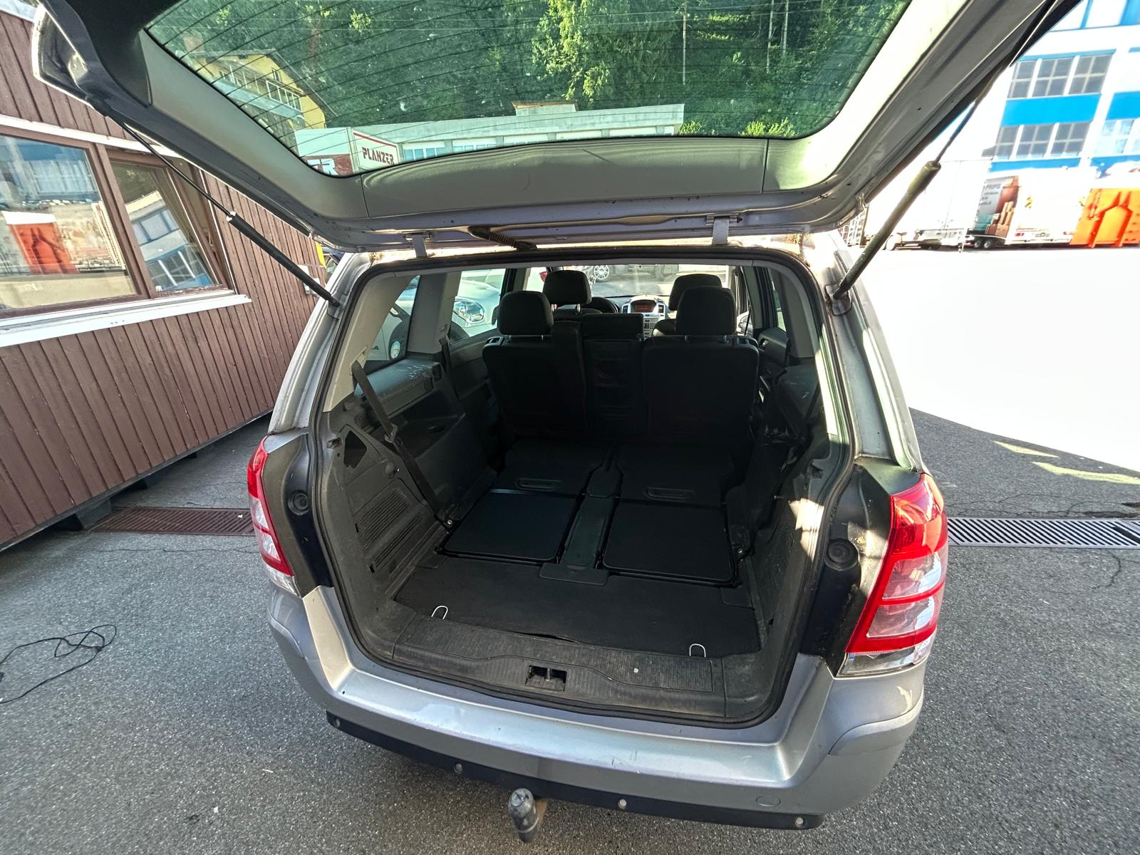 OPEL Zafira 2.2i 16V Cosmo-image-12
