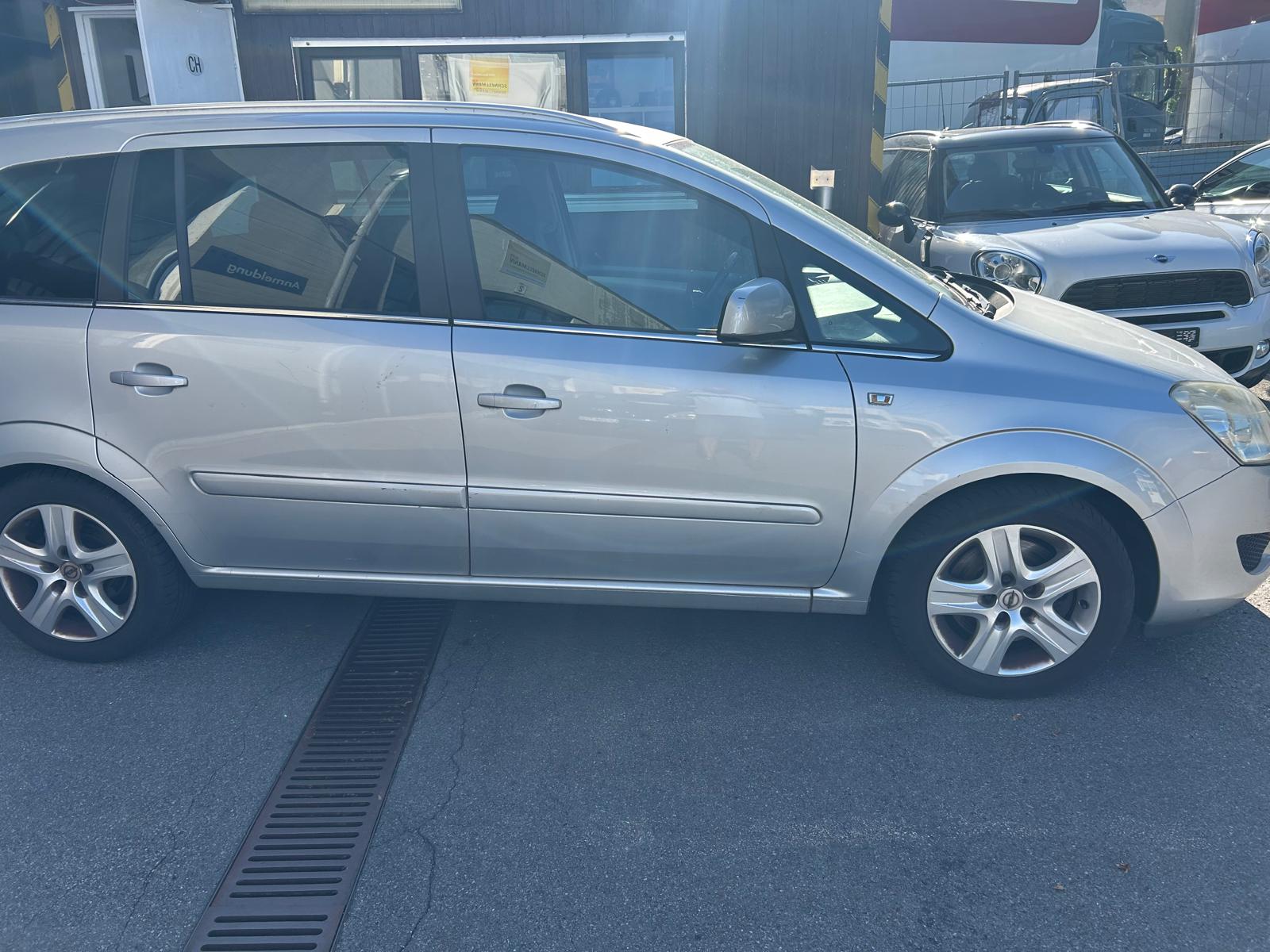OPEL Zafira 2.2i 16V Cosmo-image-10