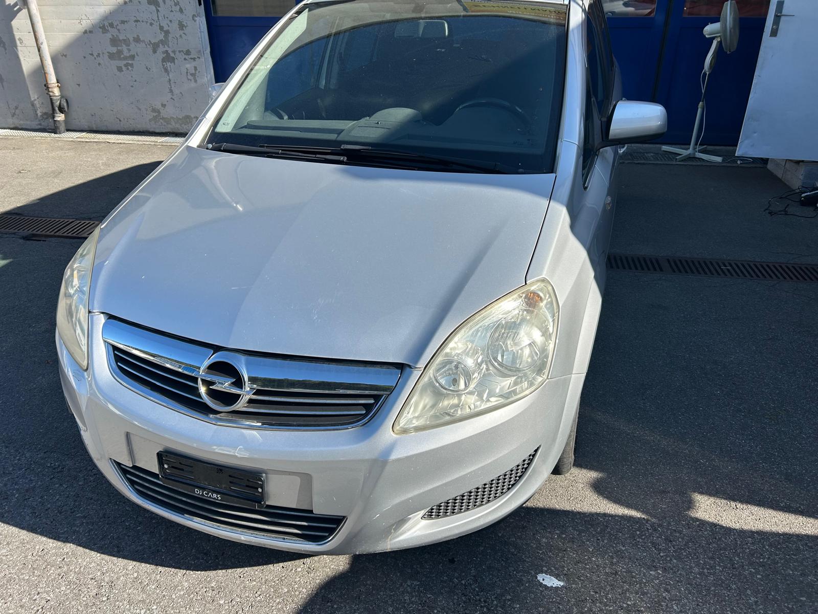 OPEL Zafira 2.2i 16V Cosmo-image-9