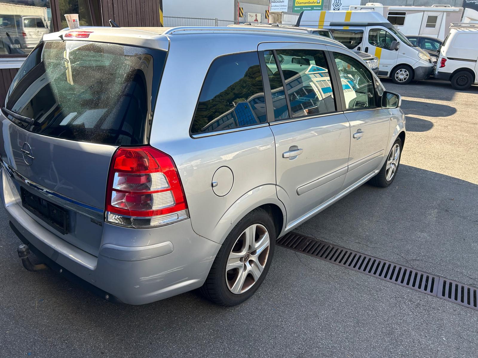 OPEL Zafira 2.2i 16V Cosmo-image-5