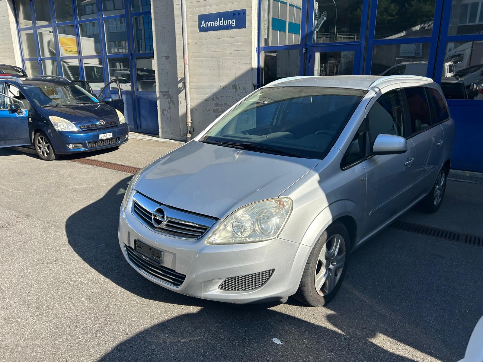 OPEL Zafira 2.2i 16V Cosmo-image-8