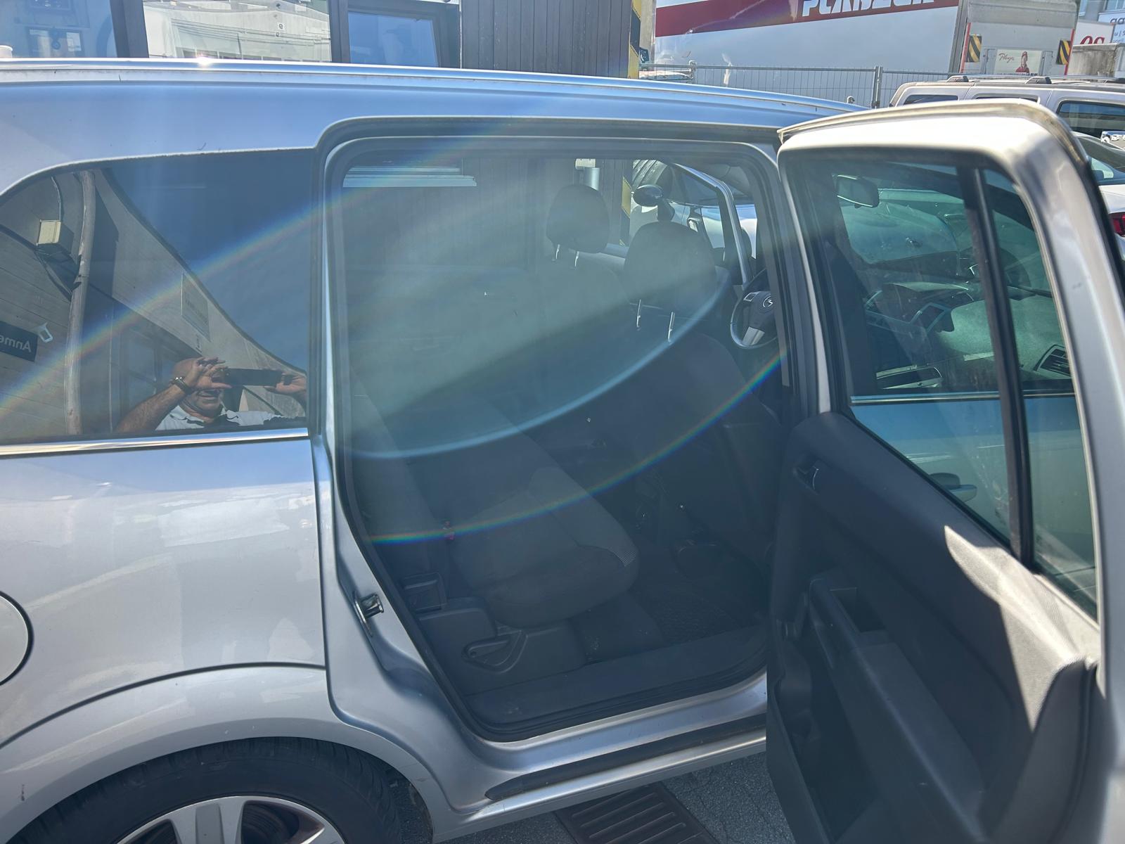 OPEL Zafira 2.2i 16V Cosmo-image-1