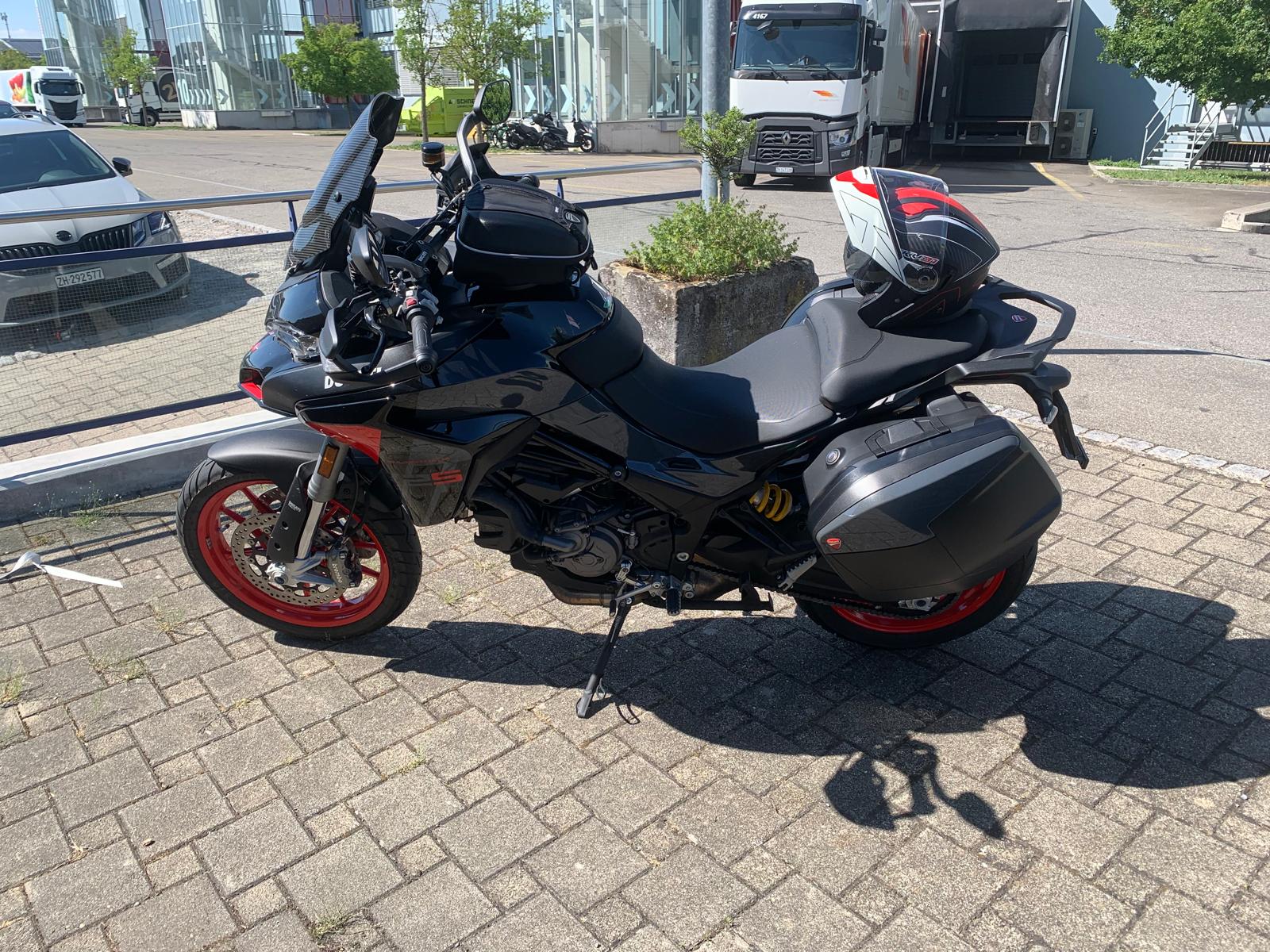 DUCATI Multistrada V2 S Touring-showroom-element-1