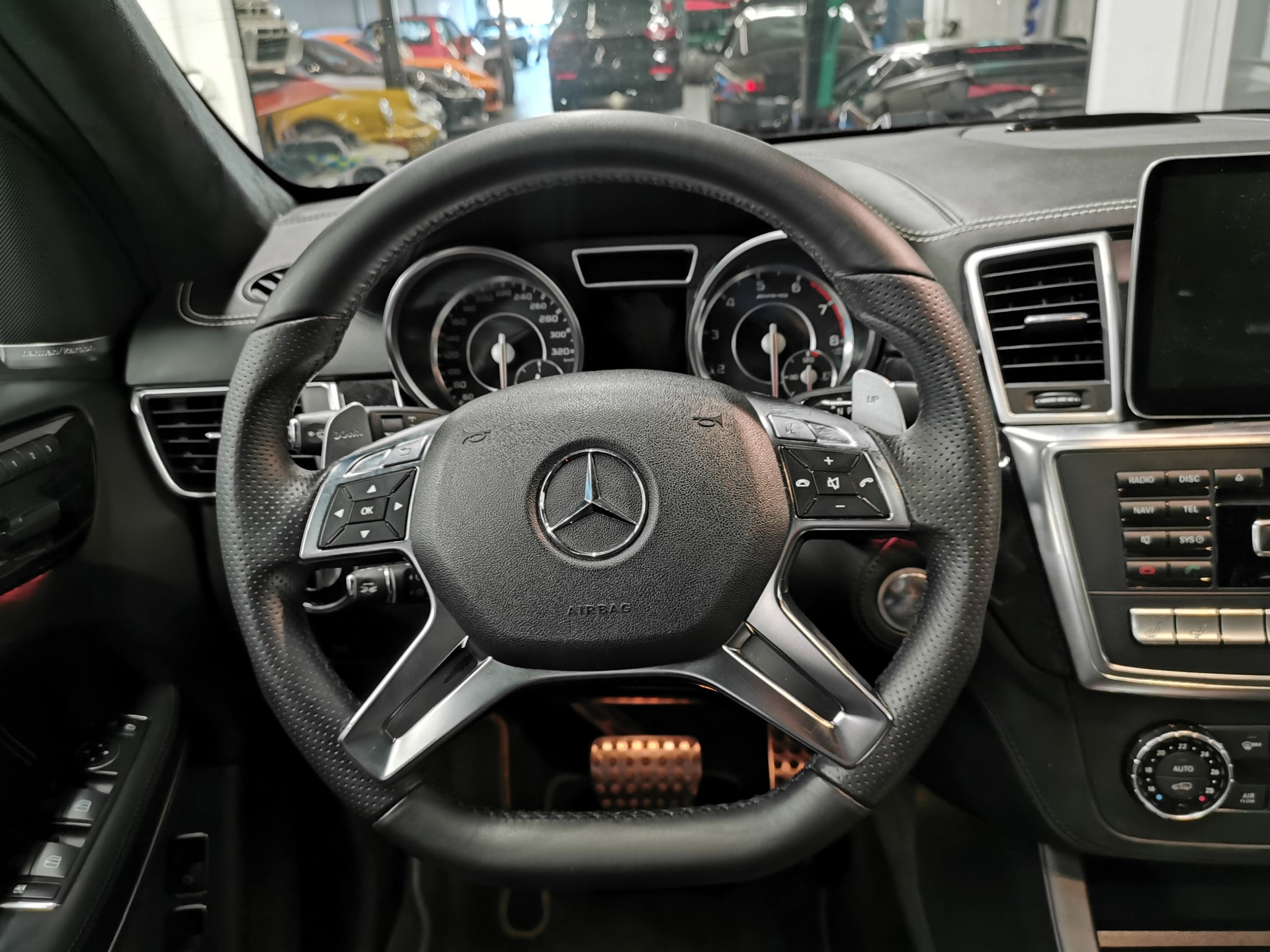 MERCEDES-BENZ GL 63 AMG 4Matic Speedshift Plus 7G-Tronic-image-11