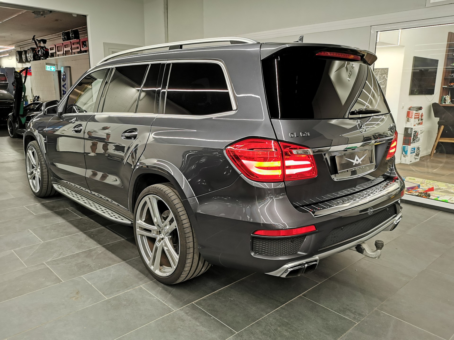 MERCEDES-BENZ GL 63 AMG 4Matic Speedshift Plus 7G-Tronic-image-4