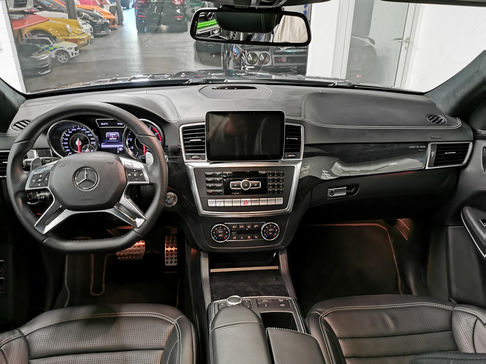 MERCEDES-BENZ GL 63 AMG 4Matic Speedshift Plus 7G-Tronic-image-12