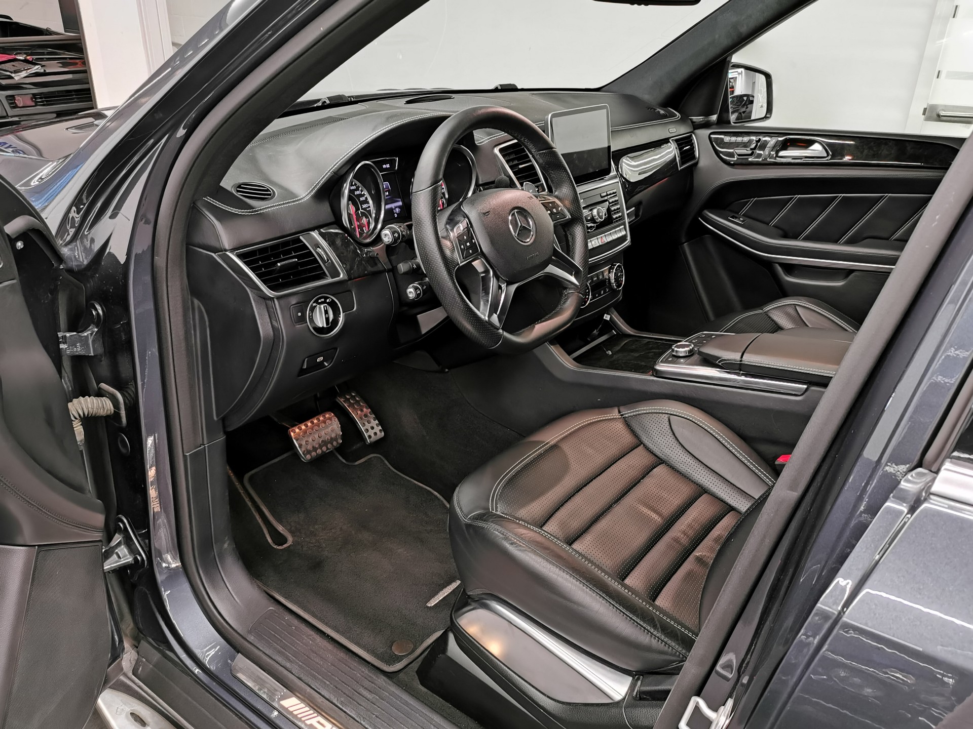 MERCEDES-BENZ GL 63 AMG 4Matic Speedshift Plus 7G-Tronic-image-8