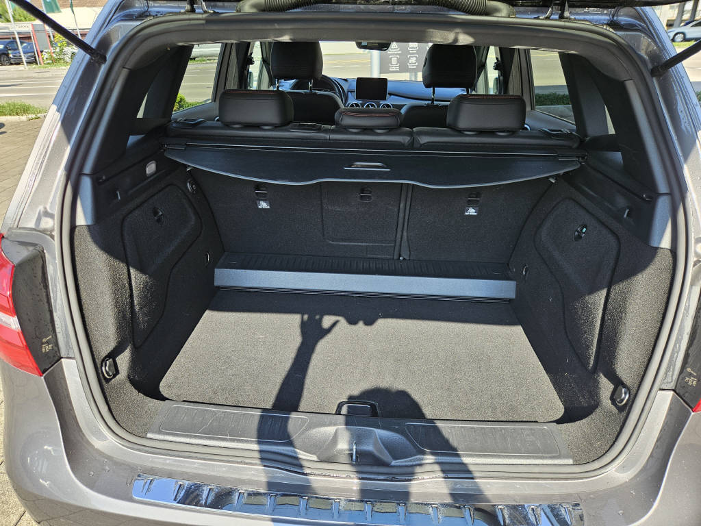 MERCEDES-BENZ B 220 d 4Matic Swiss Star-showroom-element-3