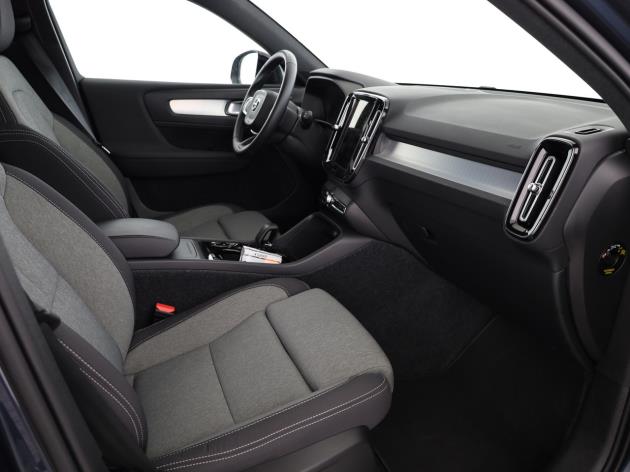 VOLVO XC40 2.0 B3 MH Plus Dark-image-2