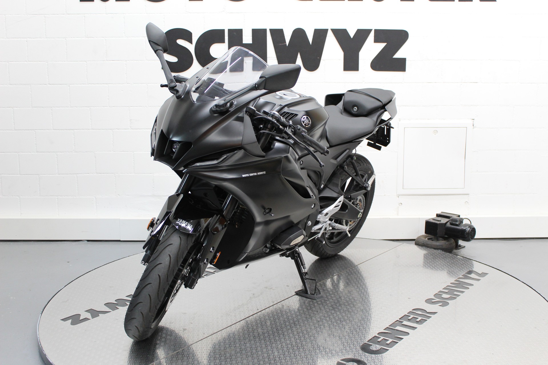 YAMAHA YZF-R 125 ABS-showroom-element-2